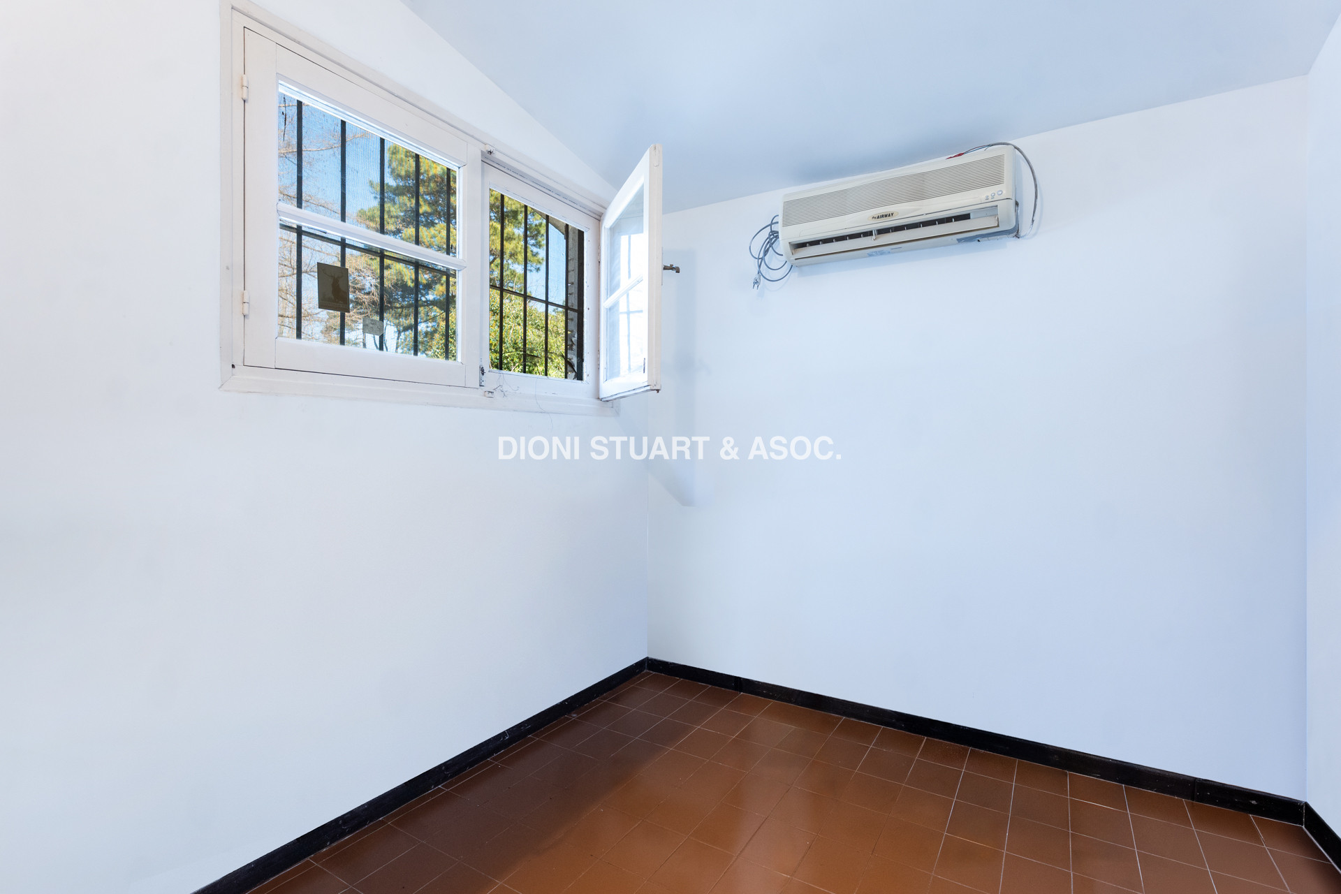 VENTA CASA 4 DORMITORIOS CON BARBACOA CANTEGRIL - PUNTA DEL ESTE