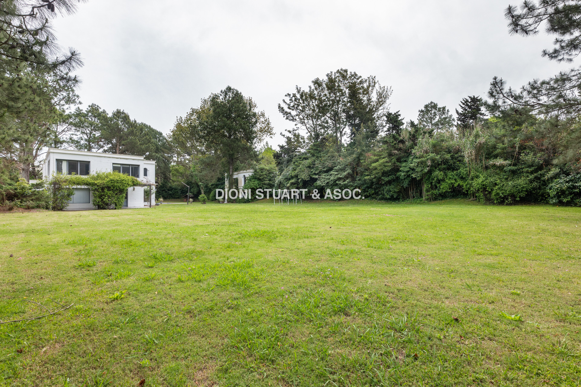 CASA EN VENTA EN EL GOLF CON 8 DORMITORIOS EN SUTIE