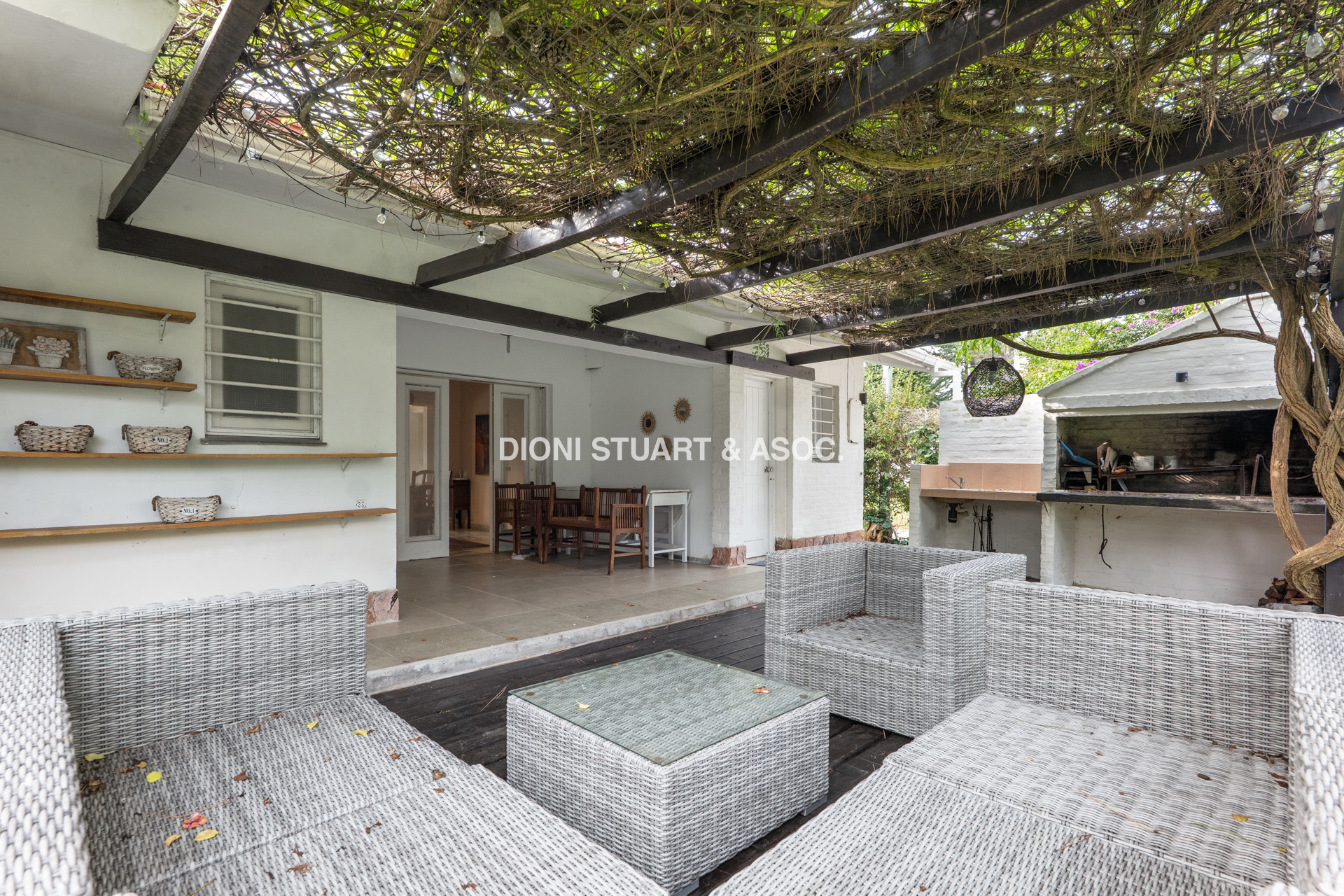 VENTA CASA EN SAN RAFAEL - CERCA DEL MAR - 3 DORM + DEP. SERV - PISCINA