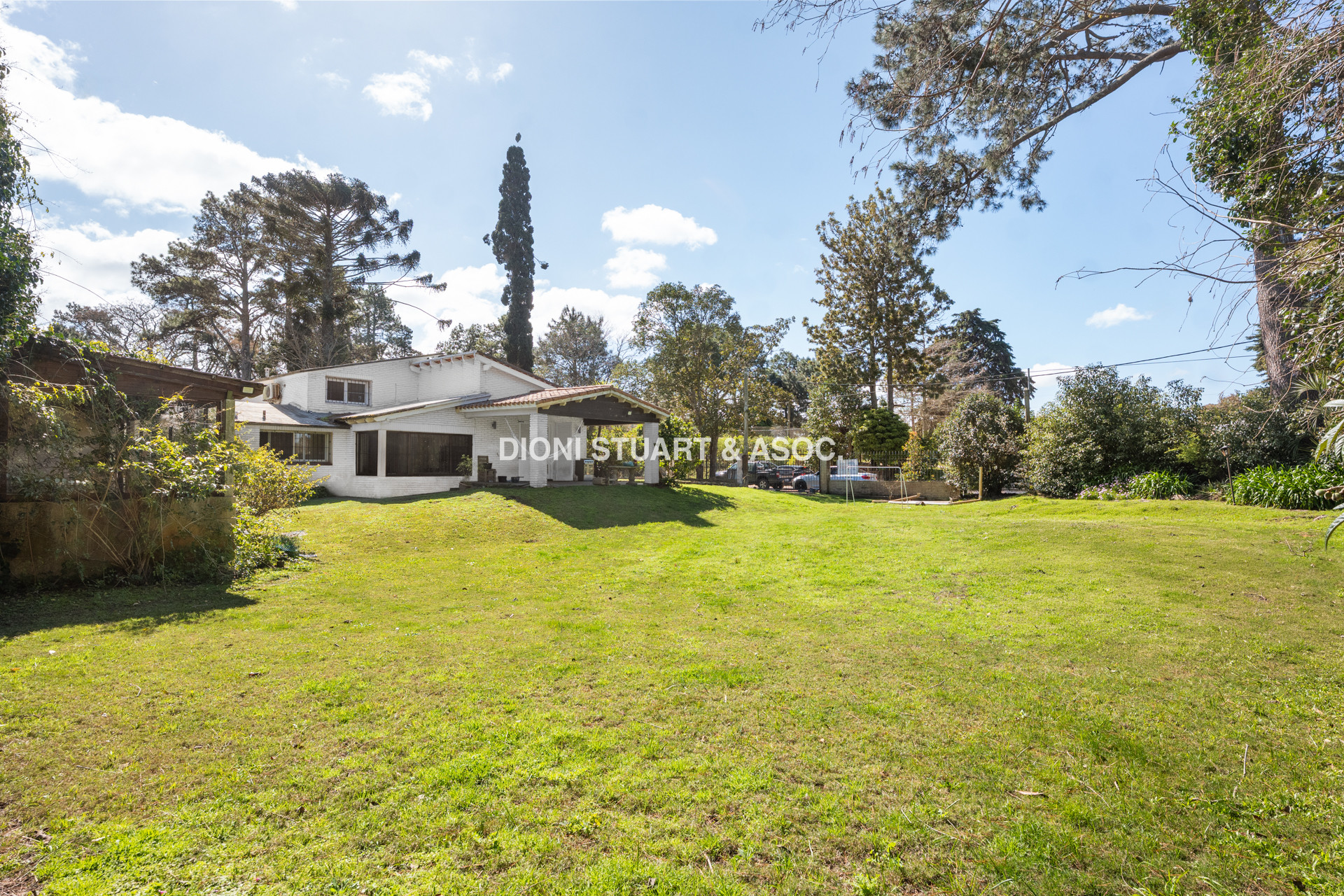 VENTA CASA 4 DORMITORIOS CON BARBACOA CANTEGRIL - PUNTA DEL ESTE