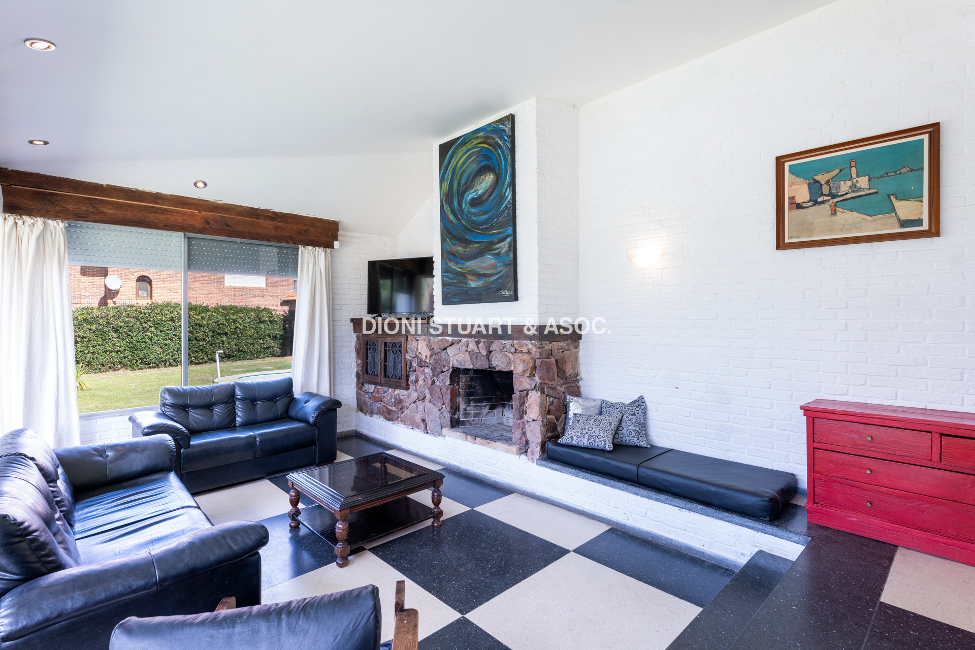 CASA EN VENTA CERCA DEL MAR PLAYA BRAVA RINCON DEL INDIO - 4 DORMITORIOS + BARBACOA + PISCINA