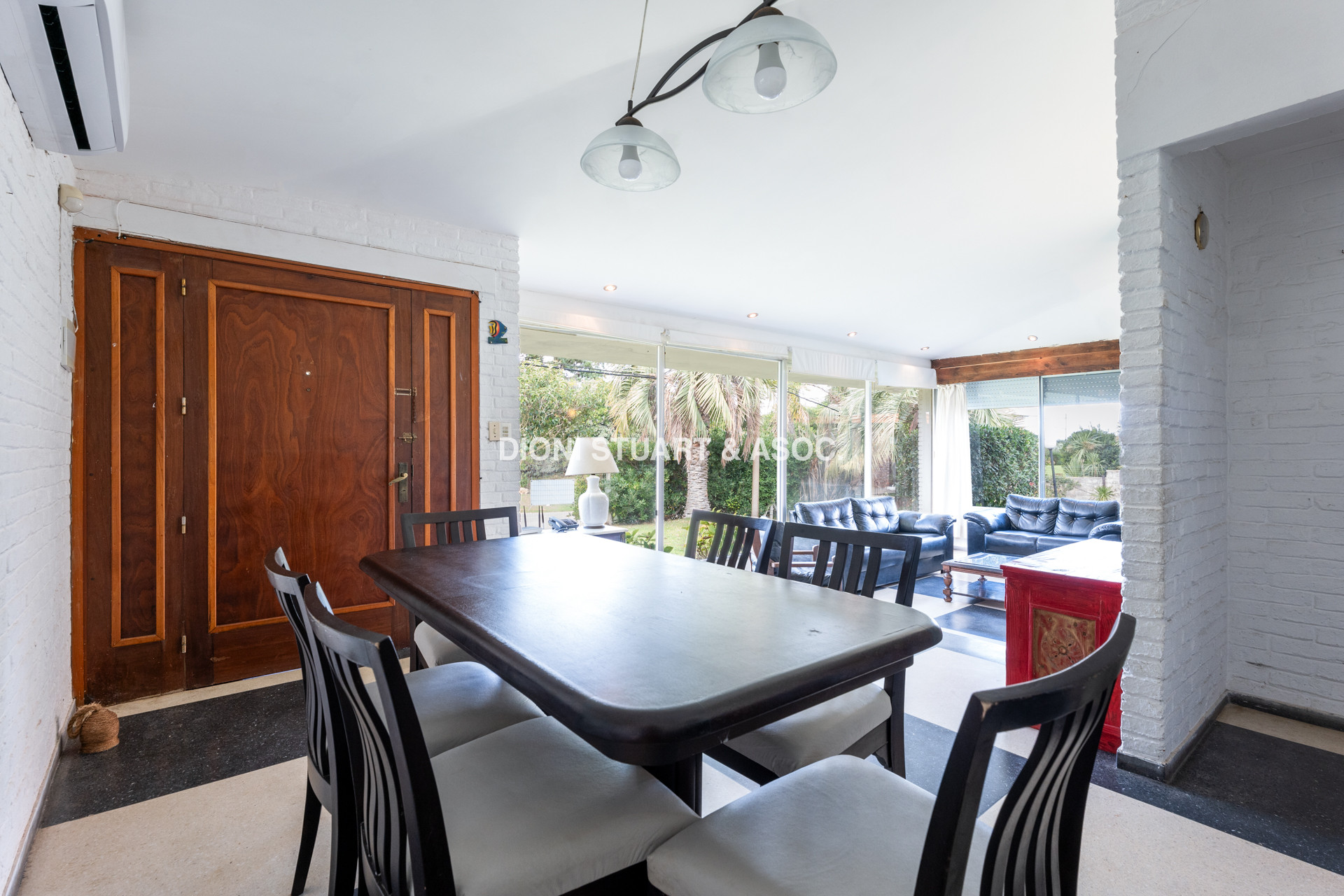 CASA EN VENTA CERCA DEL MAR PLAYA BRAVA RINCON DEL INDIO - 4 DORMITORIOS + BARBACOA + PISCINA