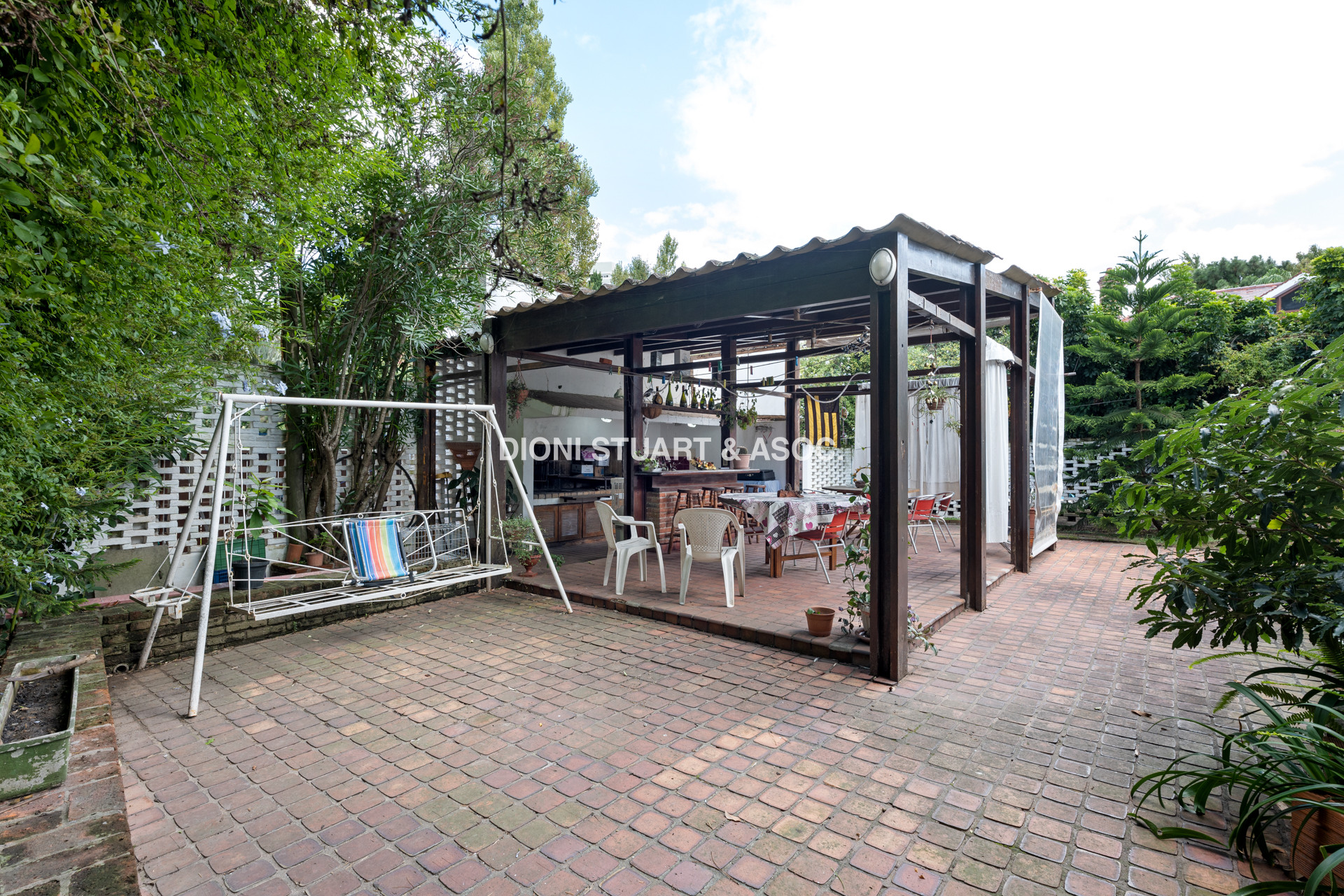 OPORTUNIDAD - CASA EN ROOSEVELT - 5 DORMITORIOS Y 5 BAÑOS - PISCINA CLIMATIZADA