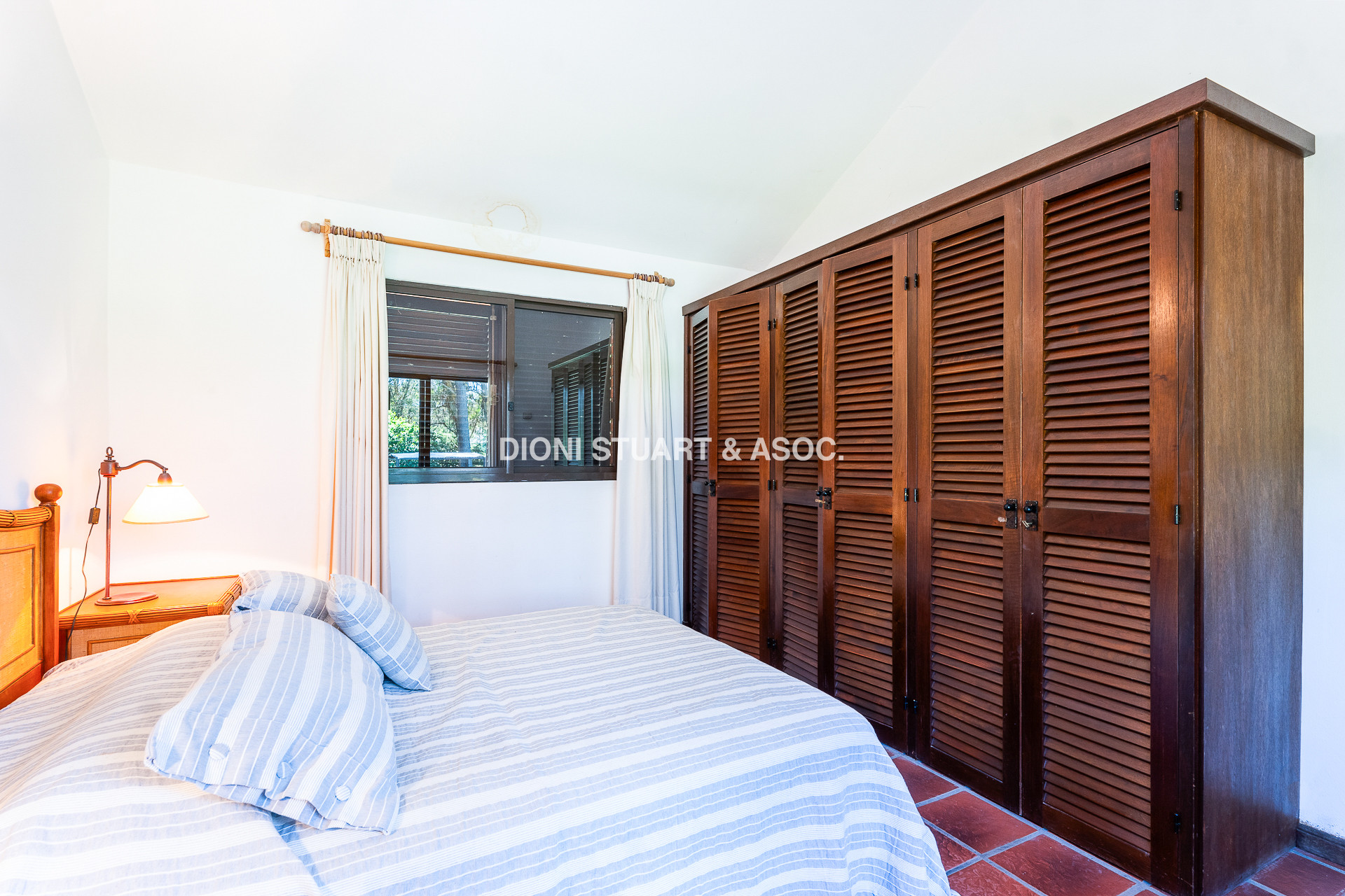 CASA EN EL GOLF DE 6 DORMITORIOS - EXCELENTE CONSTRUCCIÓN