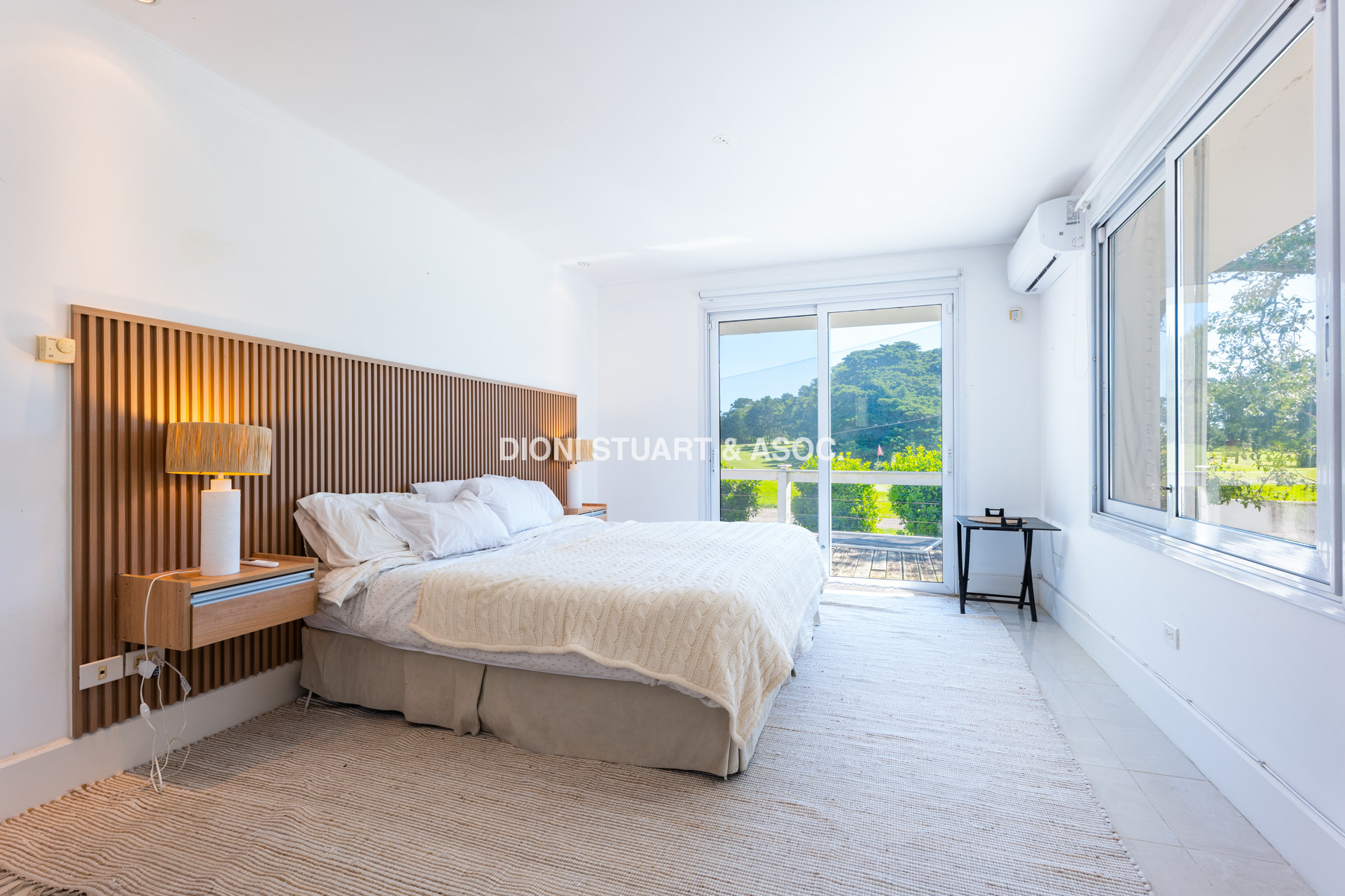 CASA EN VENTA EN EL GOLF DE 4 DORMITORIOS Y DEP. - VISTA DIRECTA AL GOLF
