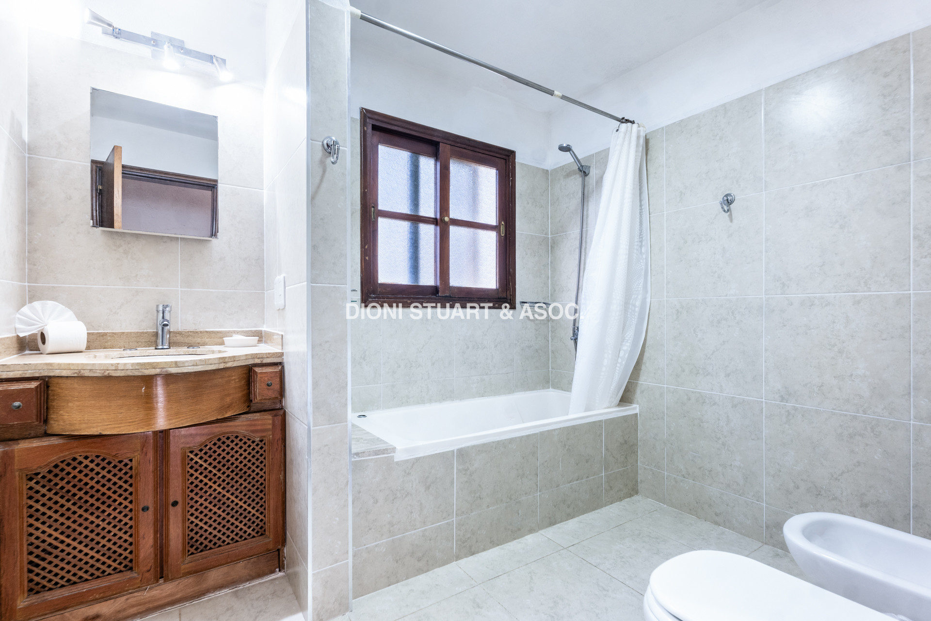 VENTA CASA EN GREEN PARK SOLANAS - 4 DORMITORIOS