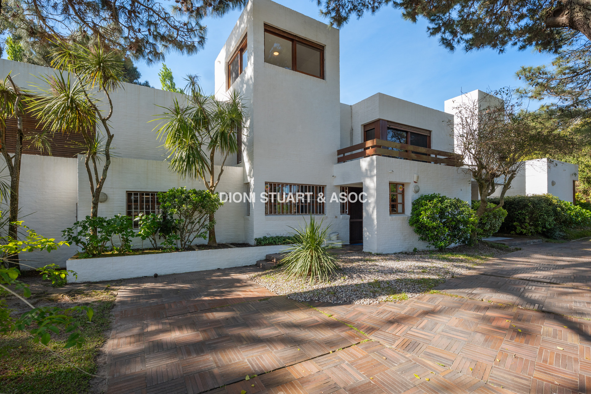 VENTA CASA EN EL GOLF - 5 DORMITORIOS + DEPENDENCIA - MEGA BARBACOA