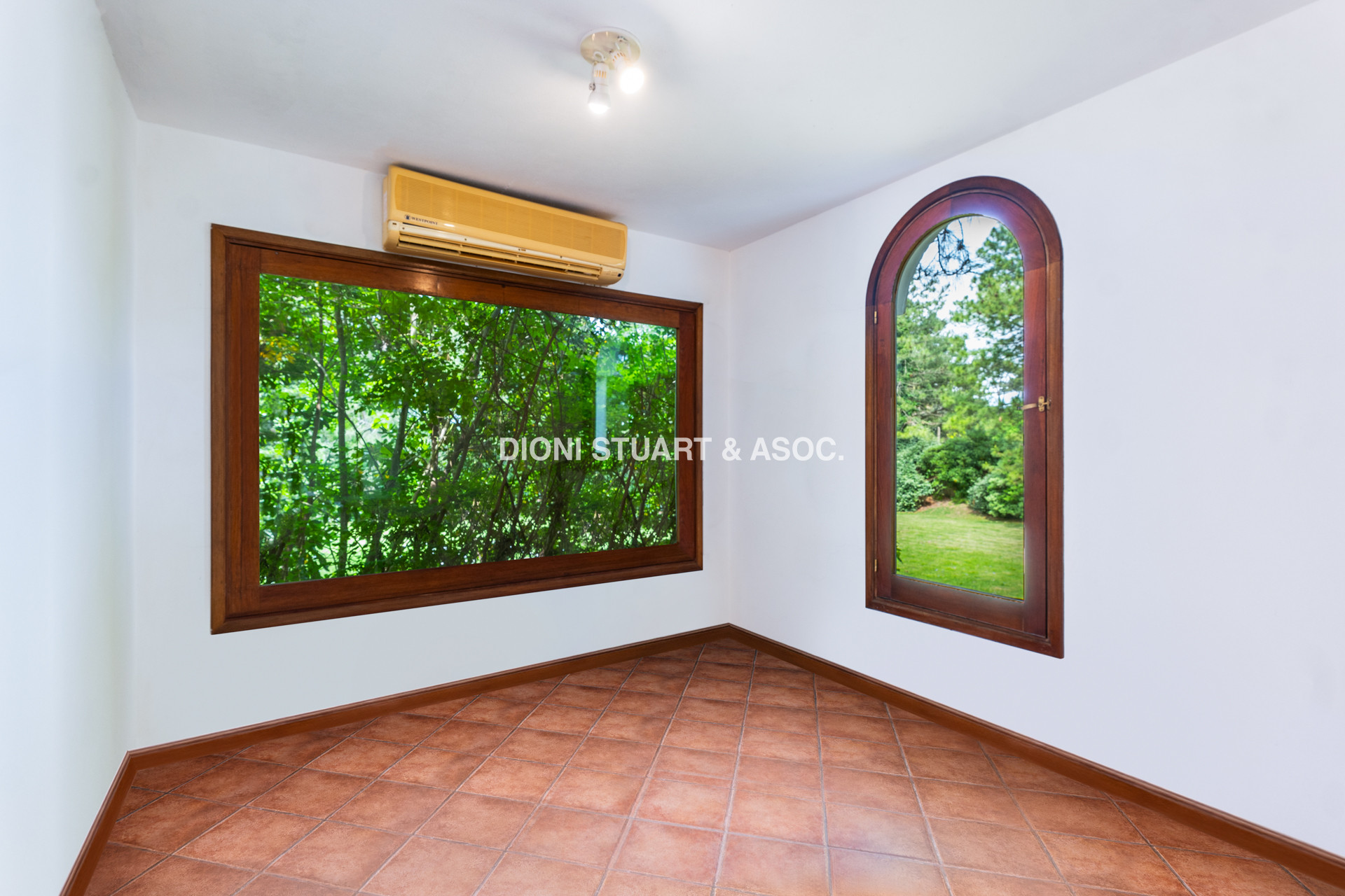 CASA EN VENTA EN EL GOLF CON 8 DORMITORIOS EN SUTIE