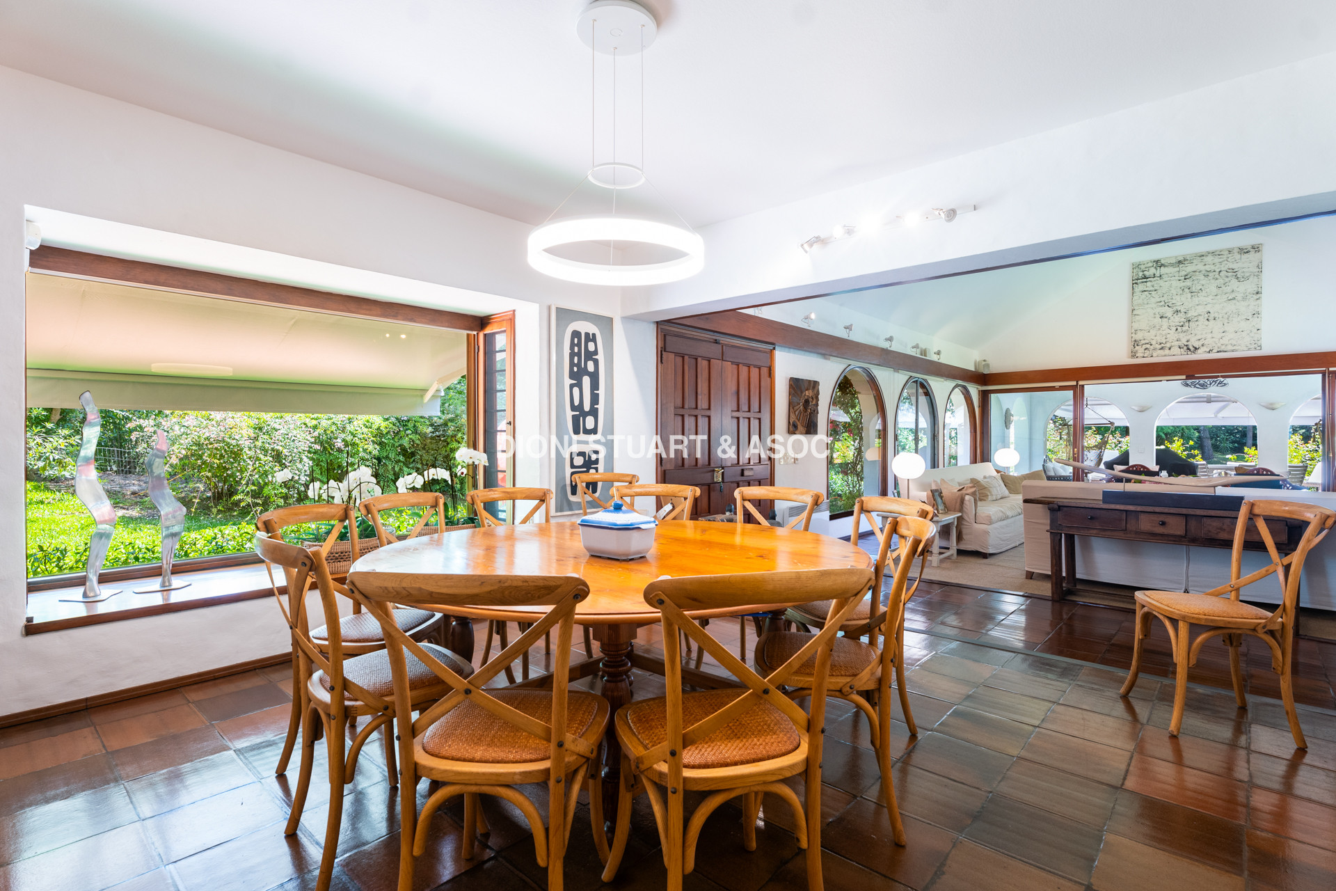 CASA EN VENTA EN EL GOLF - 6 DORMITORIOS - ARQ. RAUL CLERC