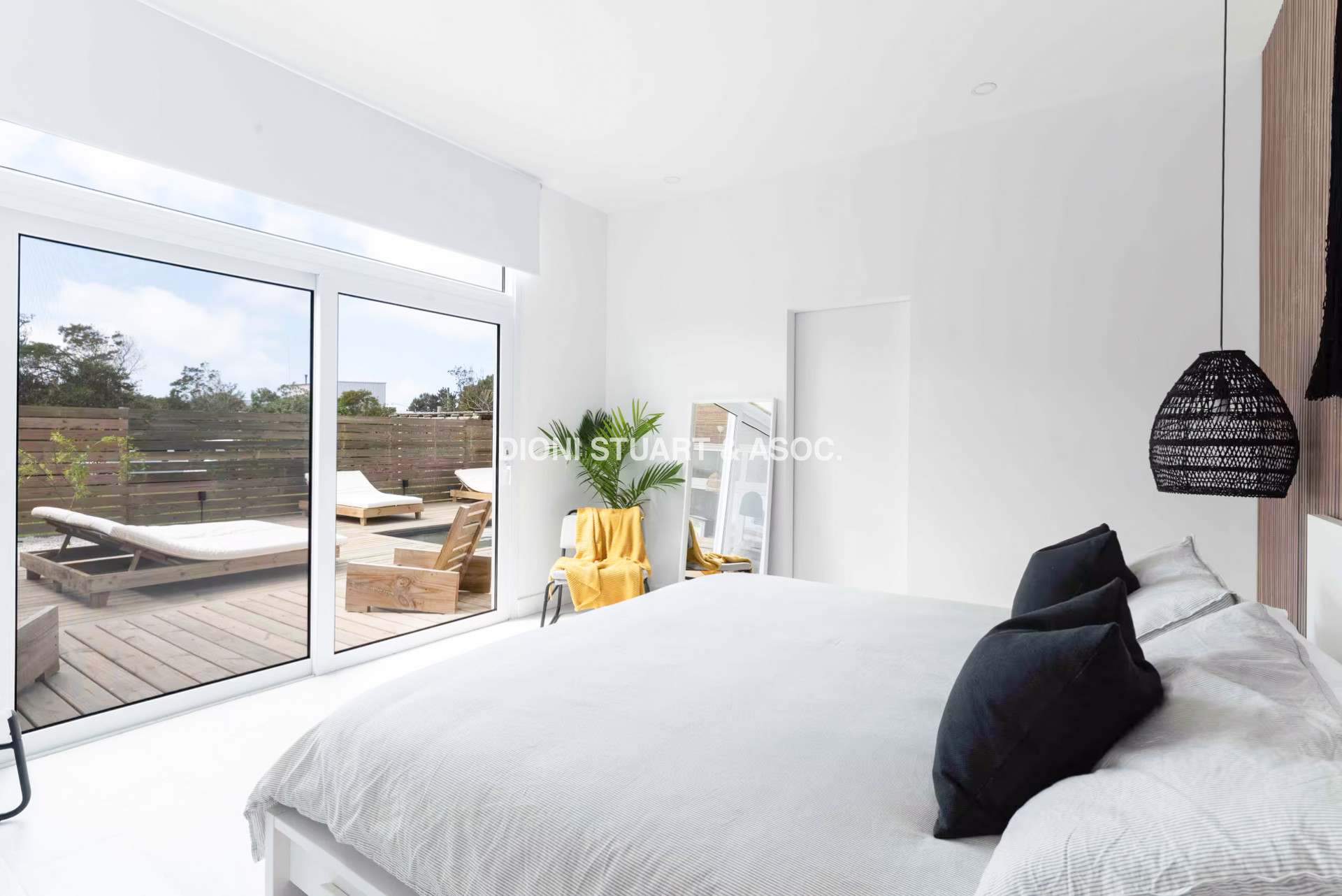 CASA EN ALQUILER DE TEMPORADA 3 DORMITORIOS CON PISCINA - LA JUANITA - JOSE IGNACIO - CERCA DEL MAR