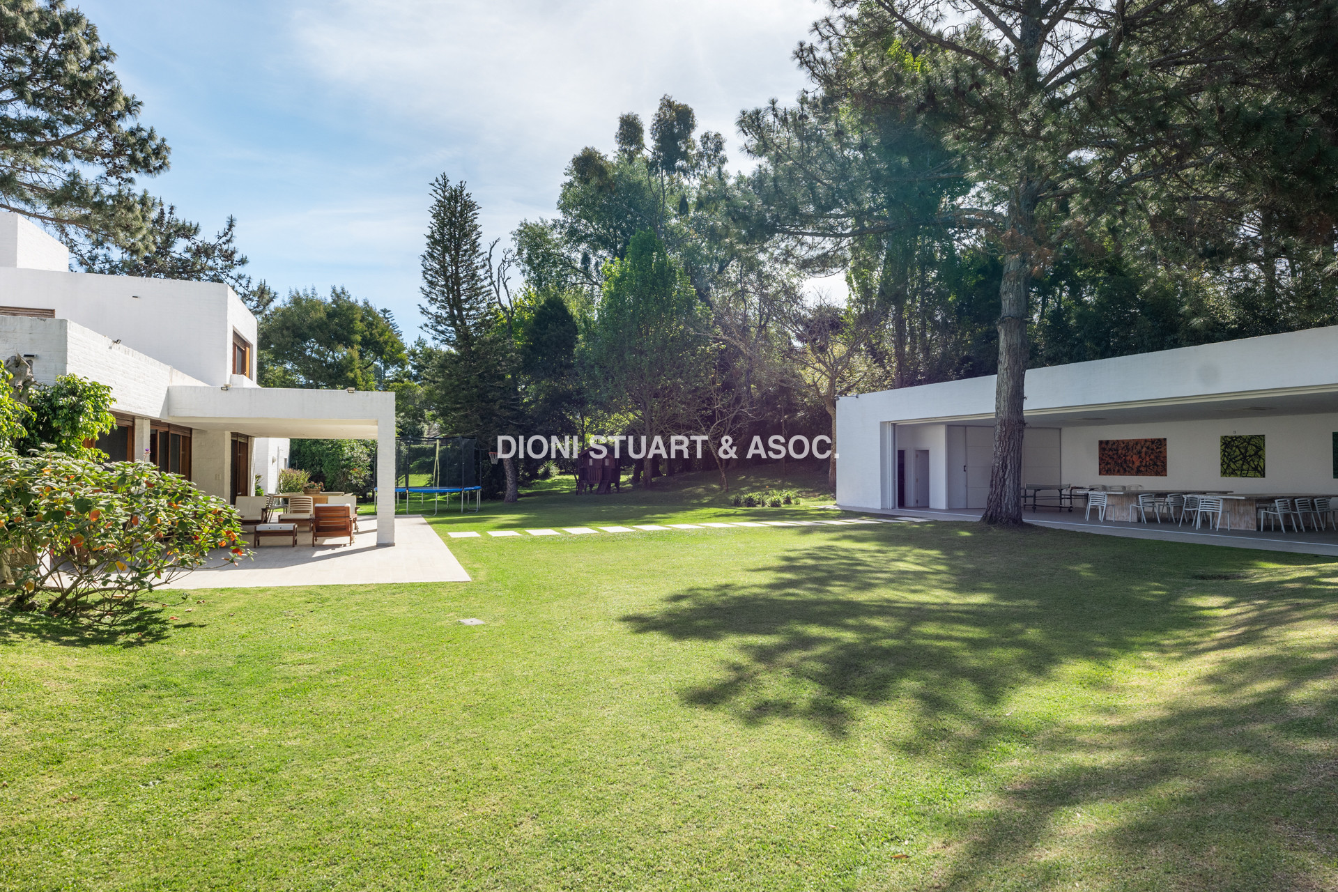 VENTA CASA EN EL GOLF - 5 DORMITORIOS + DEPENDENCIA - MEGA BARBACOA