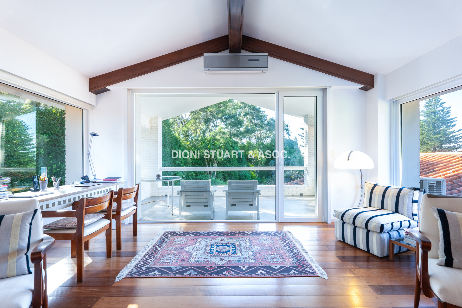 IMPONENTE CASA EN PLAYA BRAVA - ELEGANCIA Y CONFORT