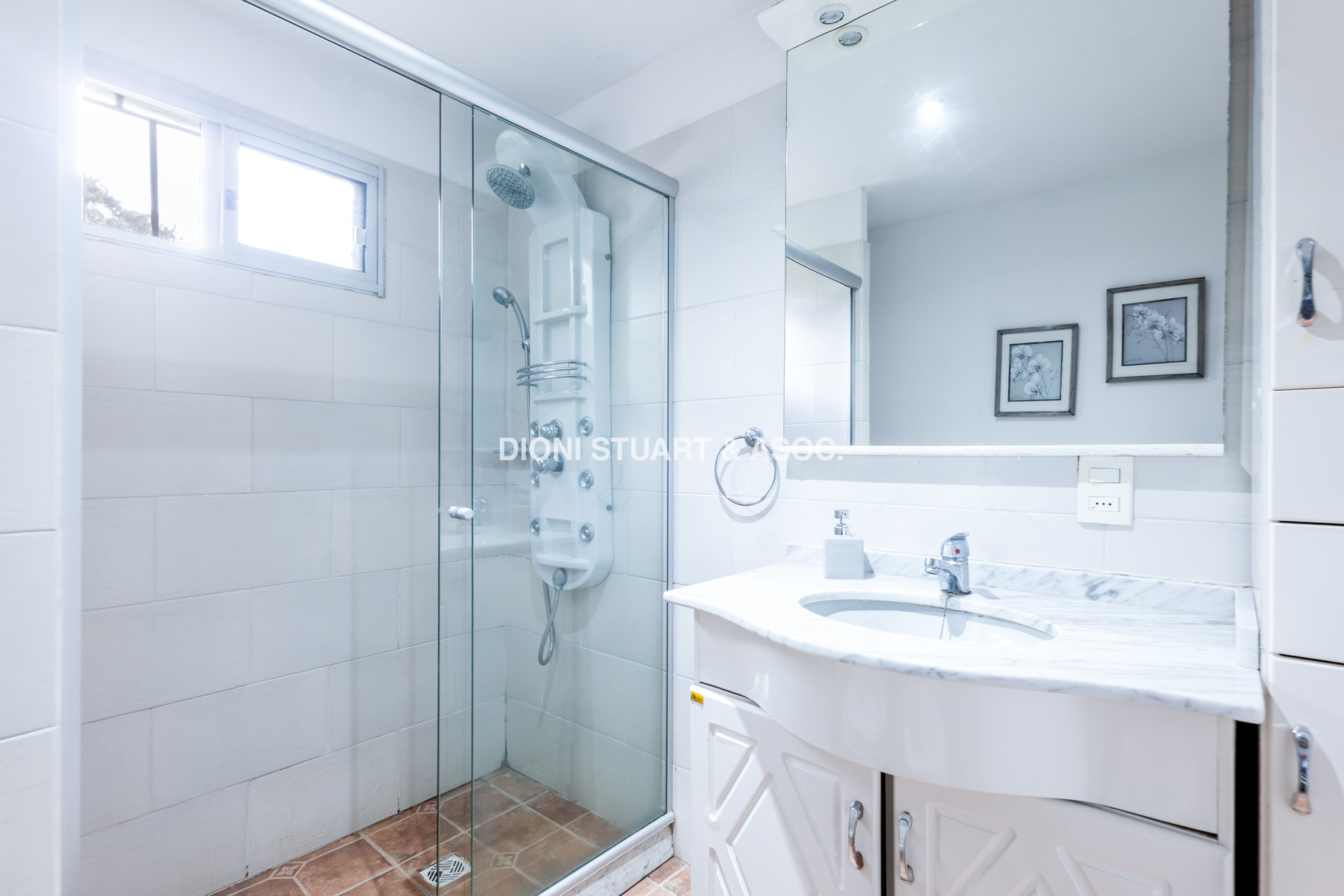CASA EN VENTA CERCA DEL MAR PLAYA BRAVA RINCON DEL INDIO - 4 DORMITORIOS + BARBACOA + PISCINA