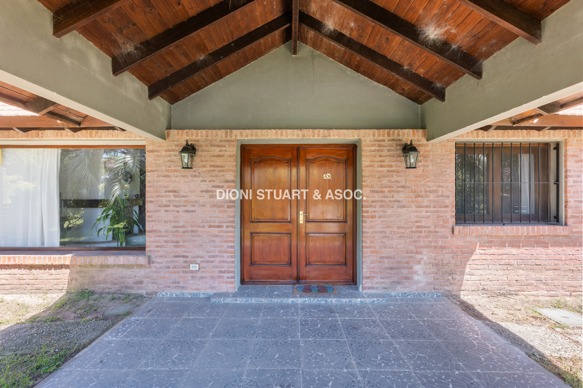 CASA EN VENTA EN CANTEGRIL CON 3 DORMITORIOS Y DEPENDENCIA + PISCINA