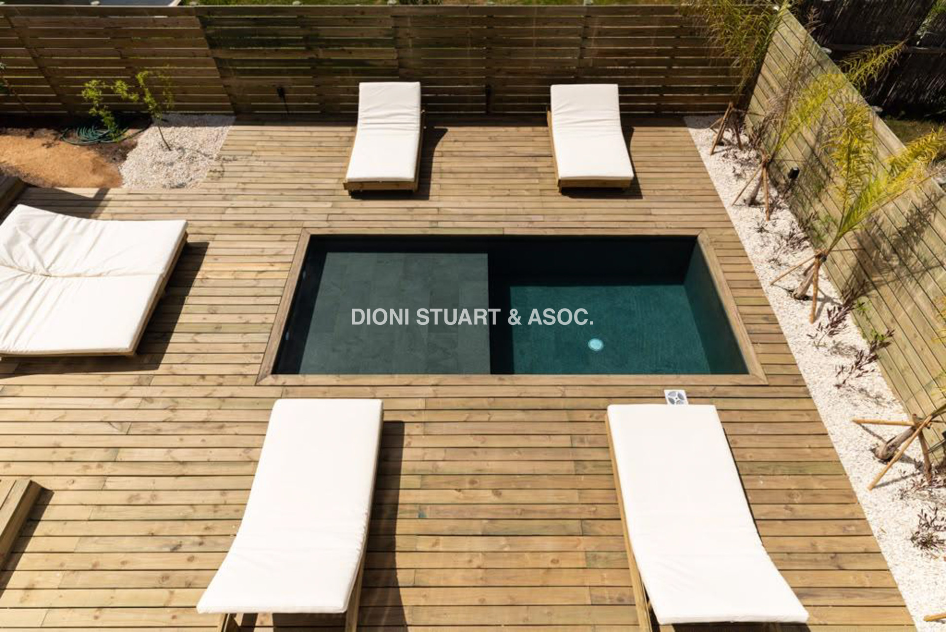 CASA EN ALQUILER DE TEMPORADA 3 DORMITORIOS CON PISCINA - LA JUANITA - JOSE IGNACIO - CERCA DEL MAR