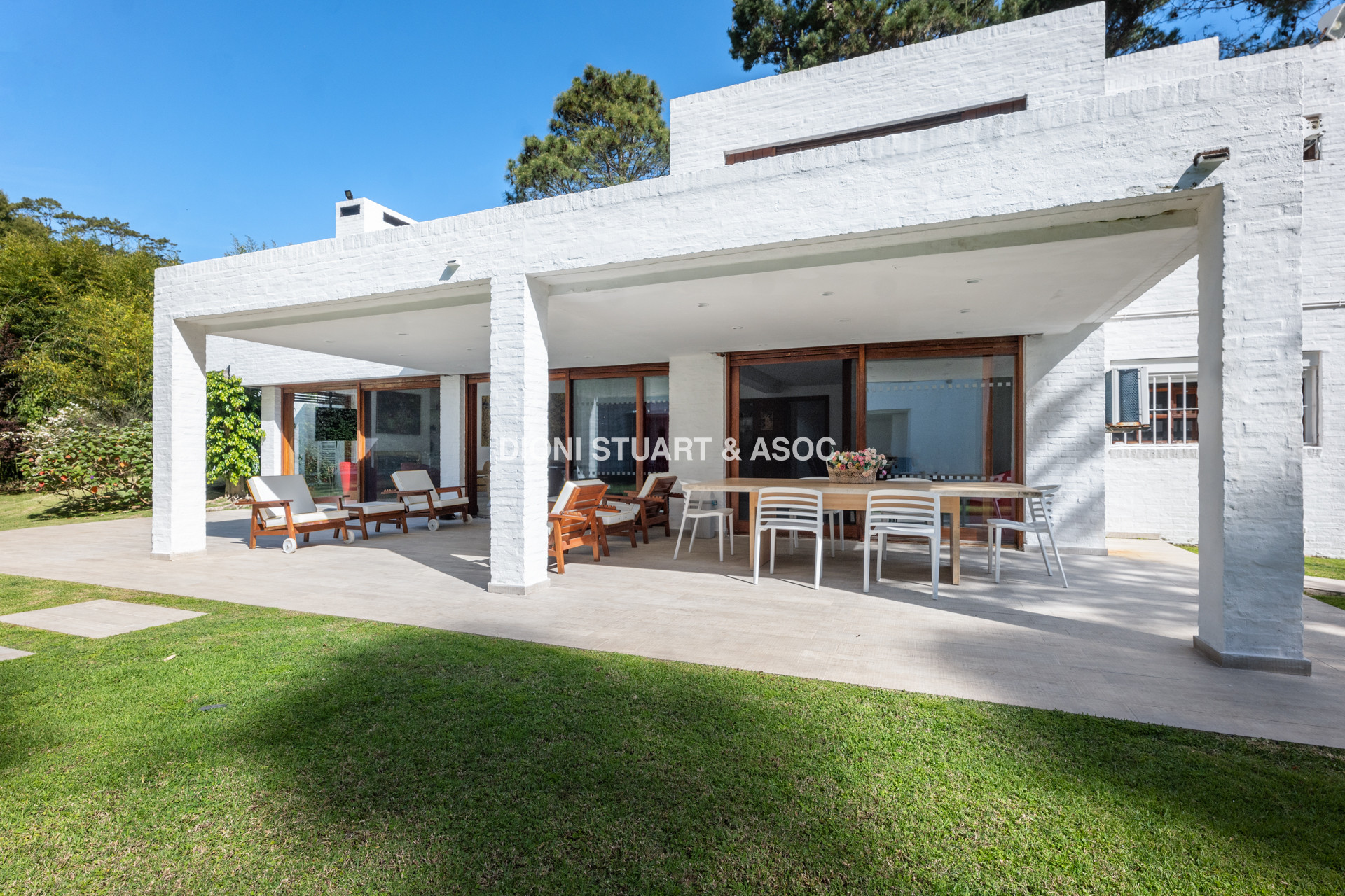 VENTA CASA EN EL GOLF - 5 DORMITORIOS + DEPENDENCIA - MEGA BARBACOA