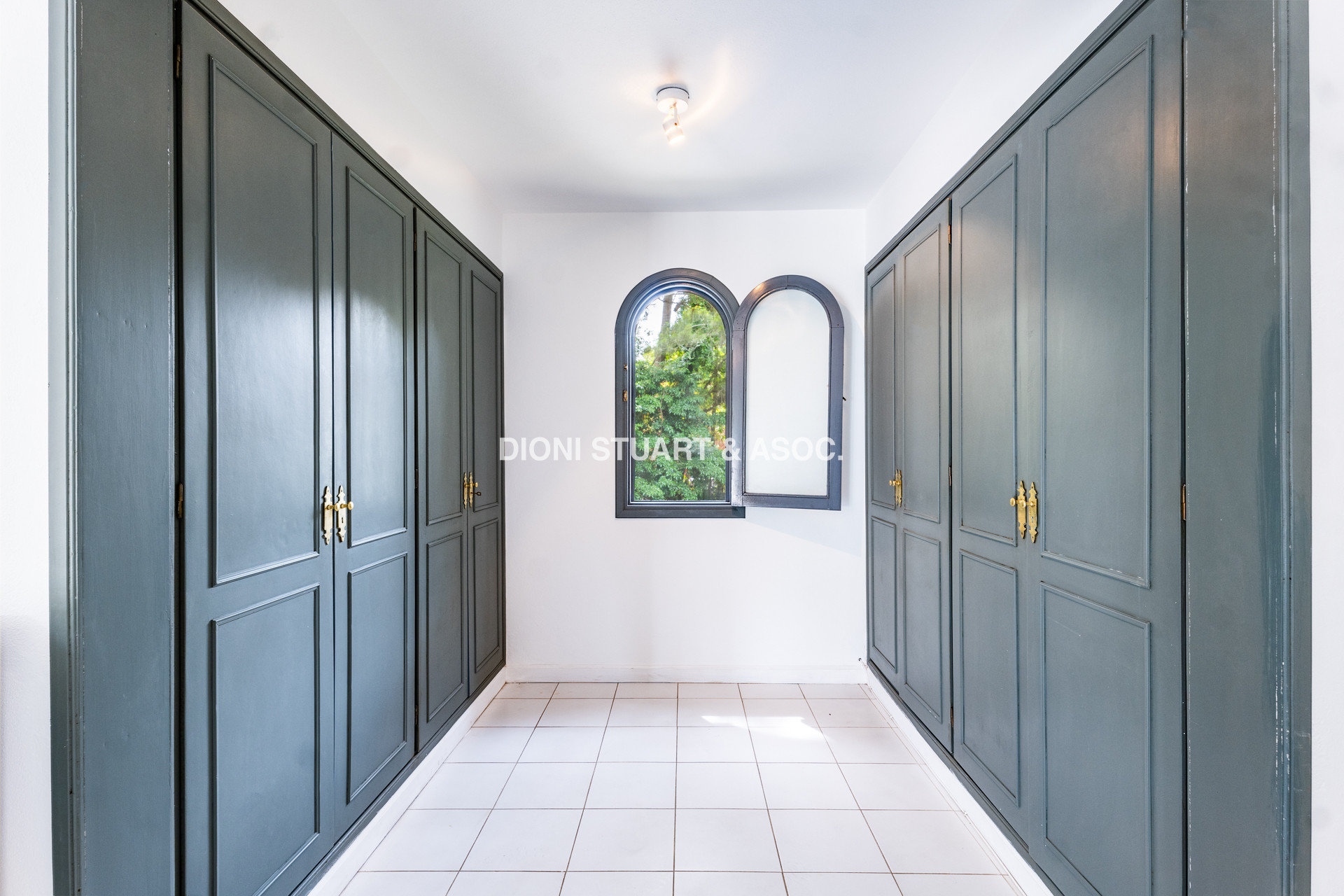 CASA EN VENTA EN EL GOLF CON 8 DORMITORIOS EN SUTIE