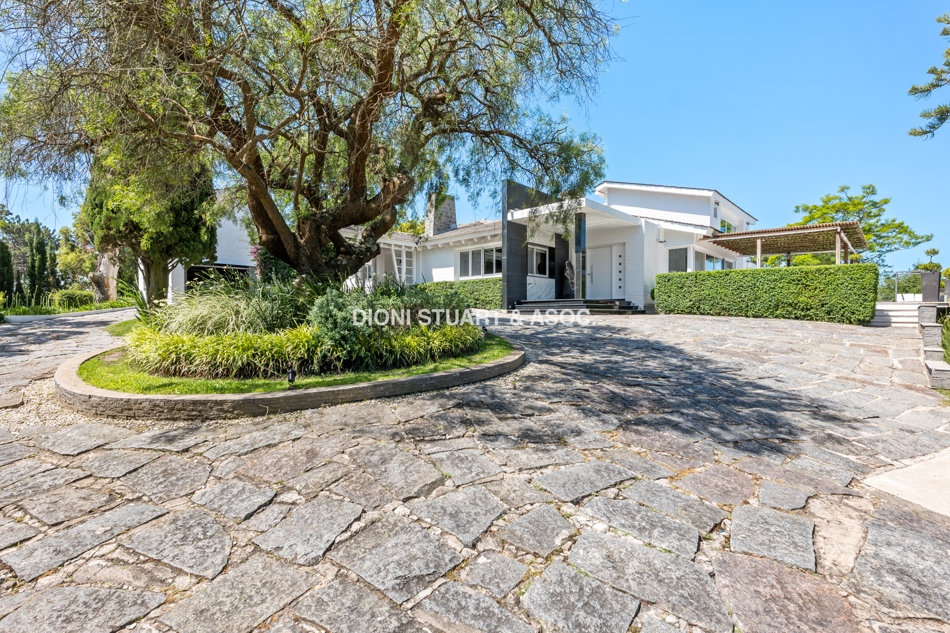 MEGA CASA EN EL GOLF - IMPESIONANTE