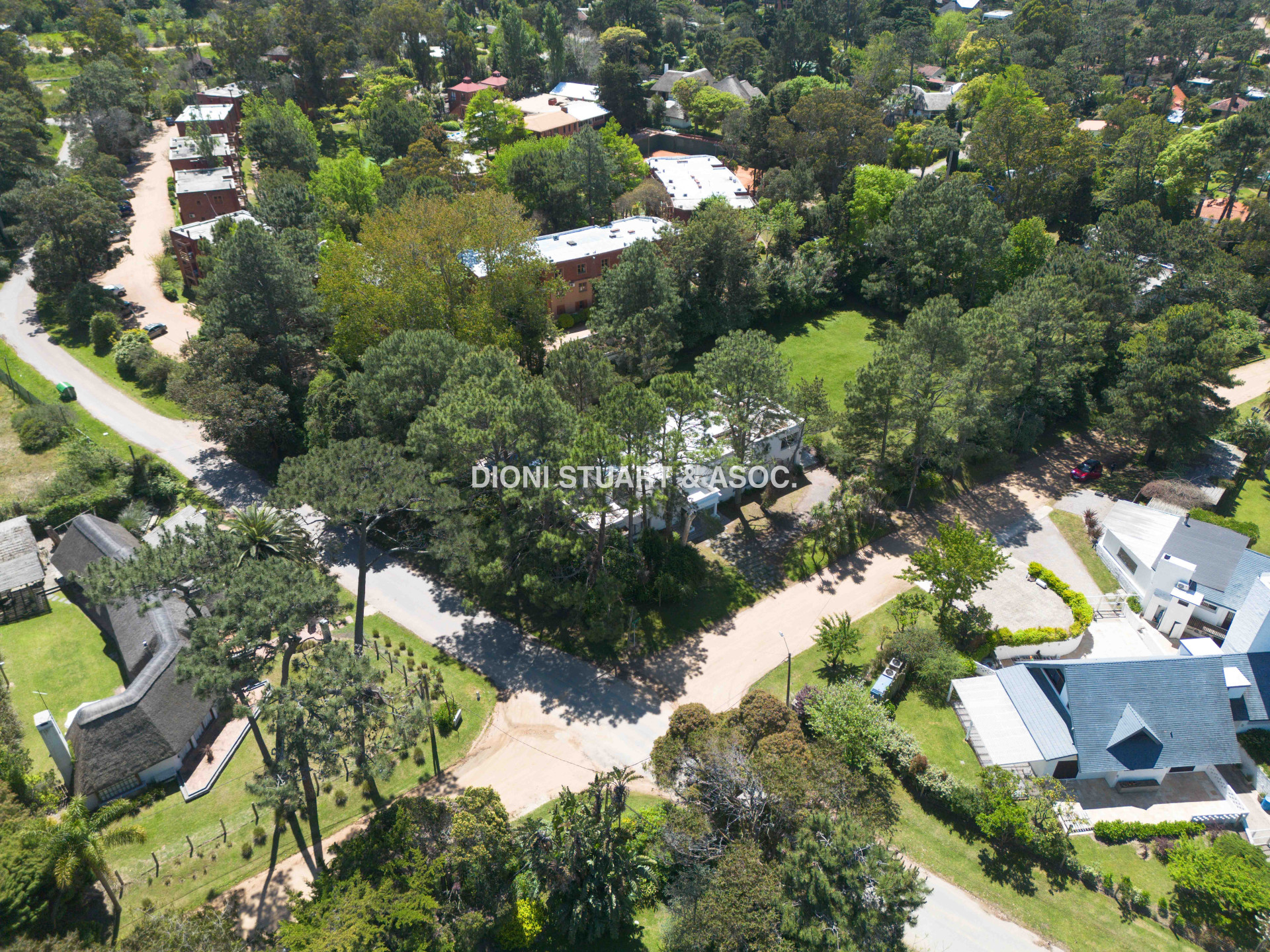 CASA EN VENTA EN EL GOLF CON 8 DORMITORIOS EN SUTIE
