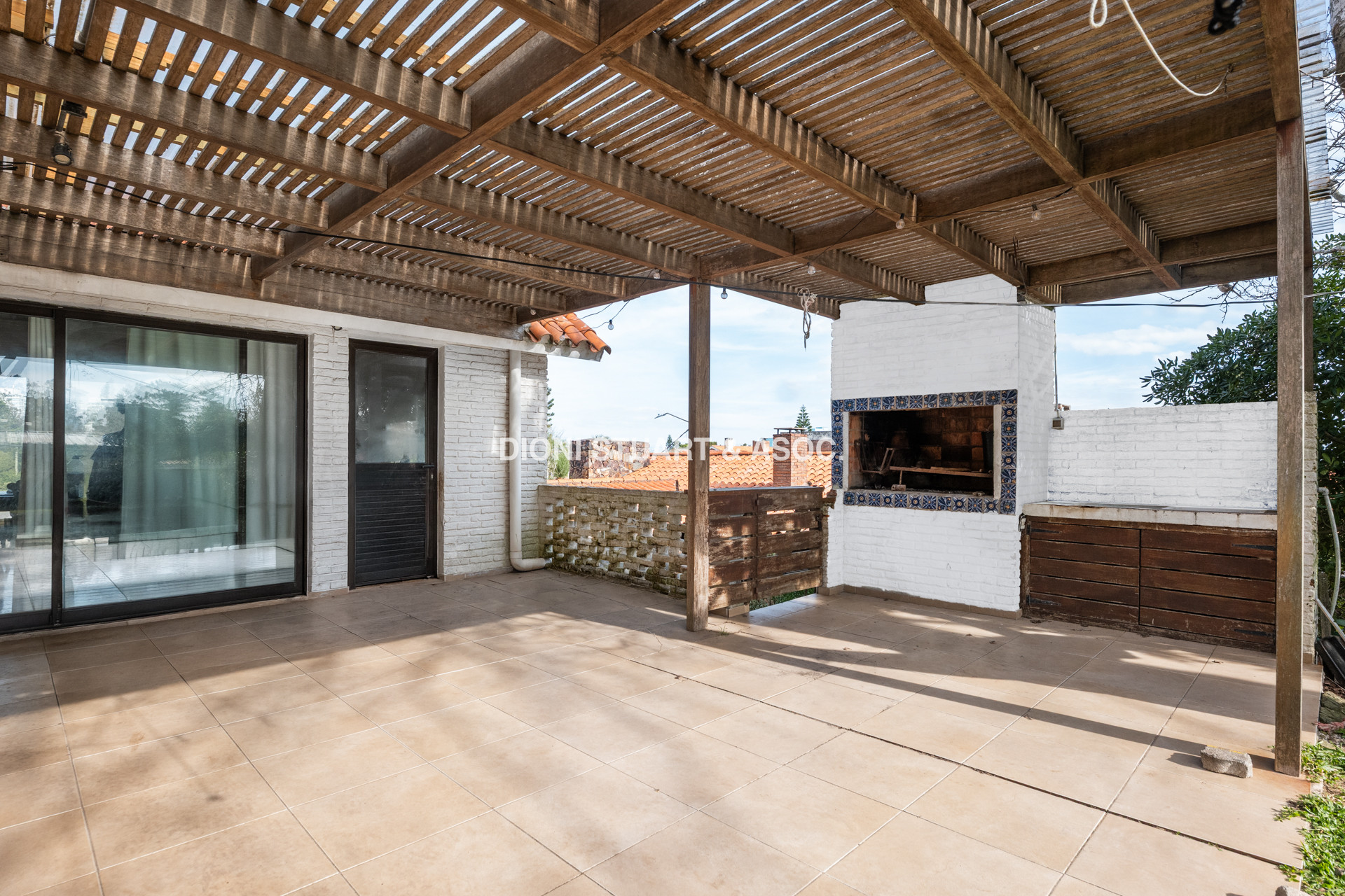 CASA EN VENTA CERCA DEL MAR PLAYA MANSA - 3 DORMITORIOS