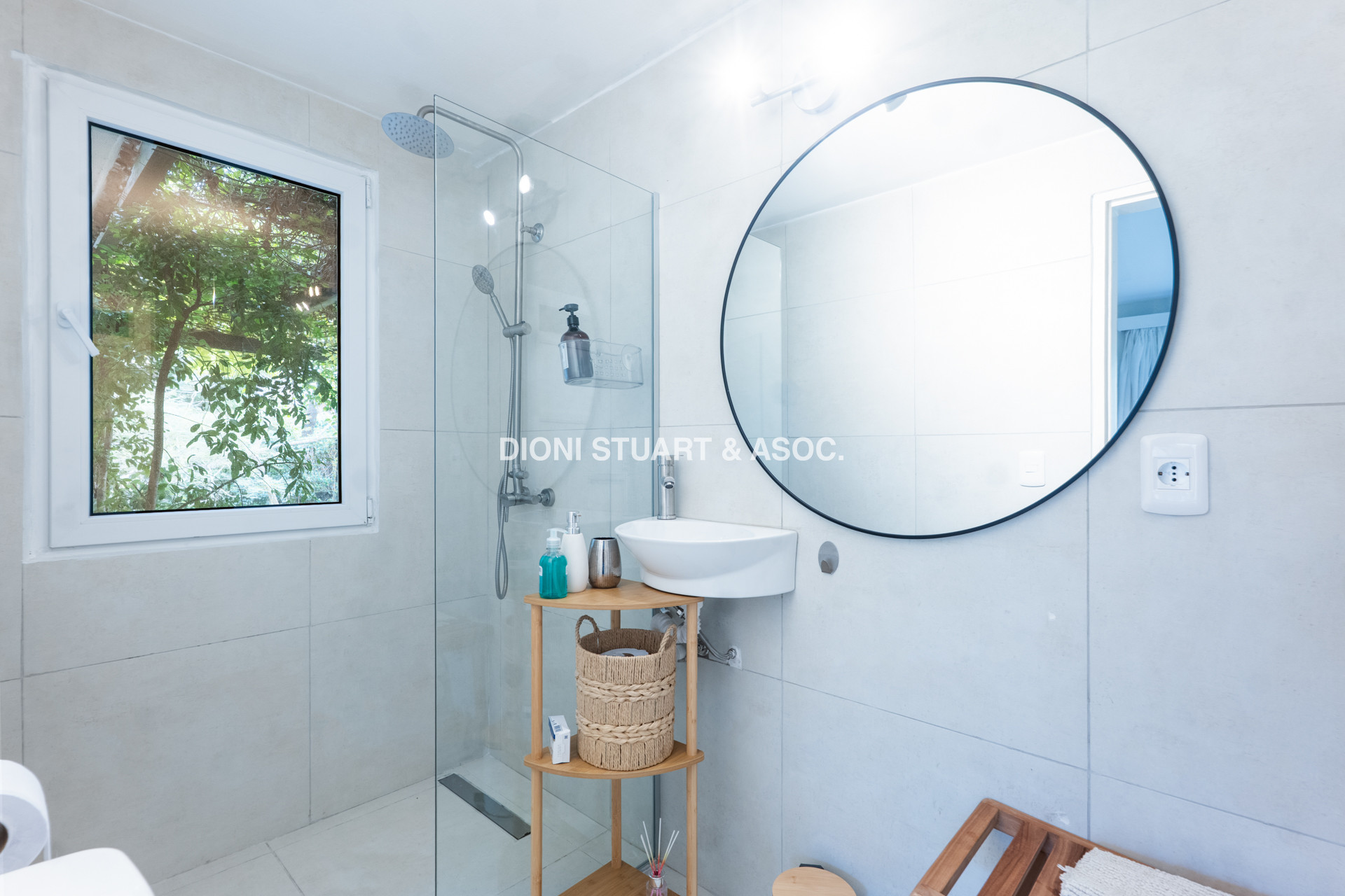 VENTA CASA EN SAN RAFAEL - CERCA DEL MAR - 3 DORM + DEP. SERV - PISCINA