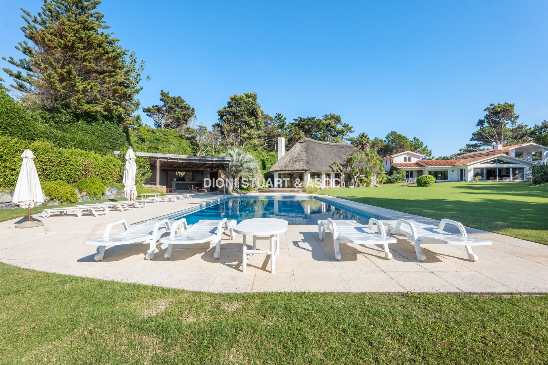 IMPONENTE CASA EN PLAYA BRAVA - ELEGANCIA Y CONFORT
