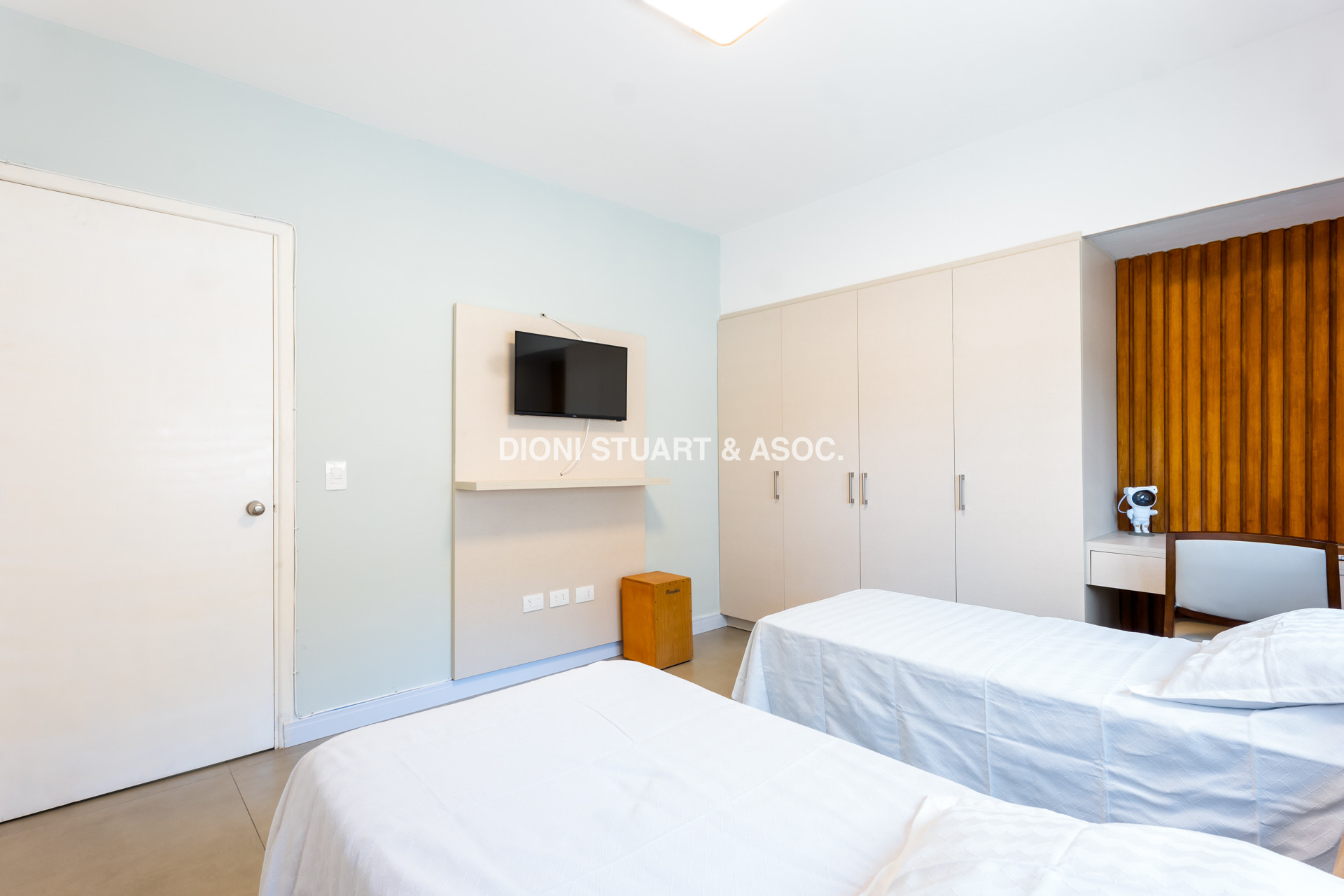 ALQUILER DE TEMPORADA CASA EN PLAYA MANSA CON 4 DORMITORIOS TODA RECICLADA
