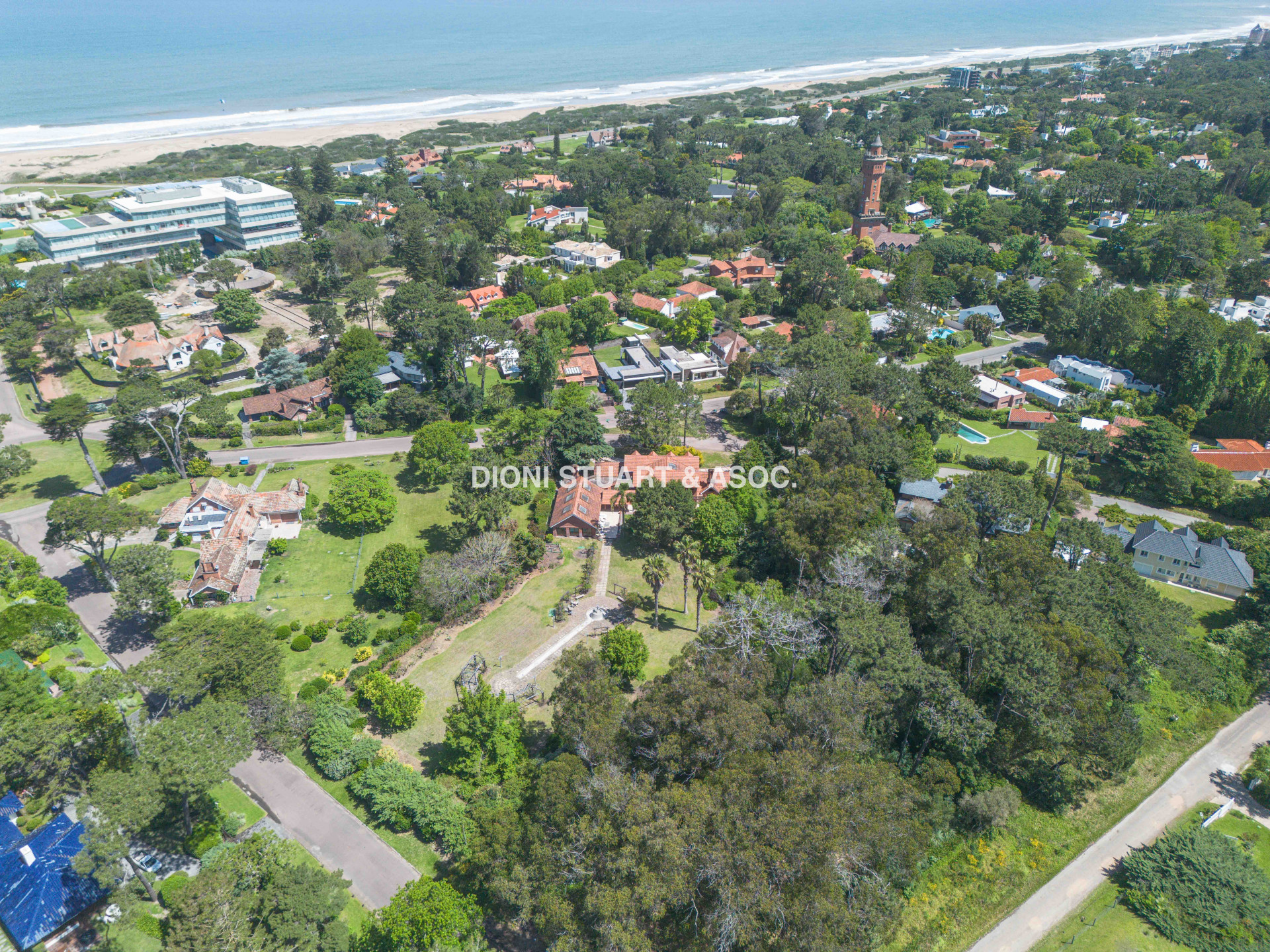 CASA EN VENTA EN EL GOLF - INCREIBLE