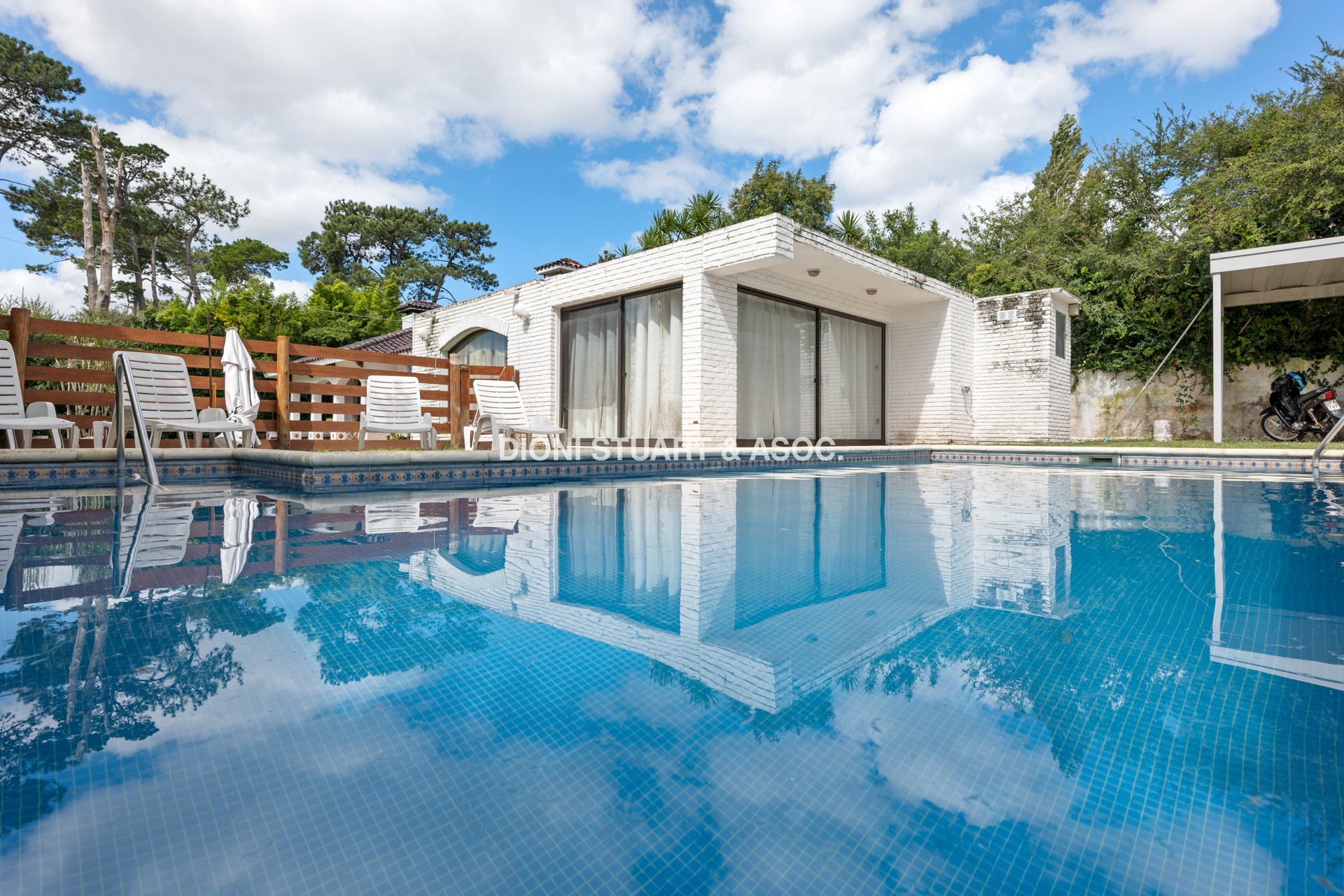 OPORTUNIDAD - CASA EN ROOSEVELT - 5 DORMITORIOS Y 5 BAÑOS - PISCINA CLIMATIZADA