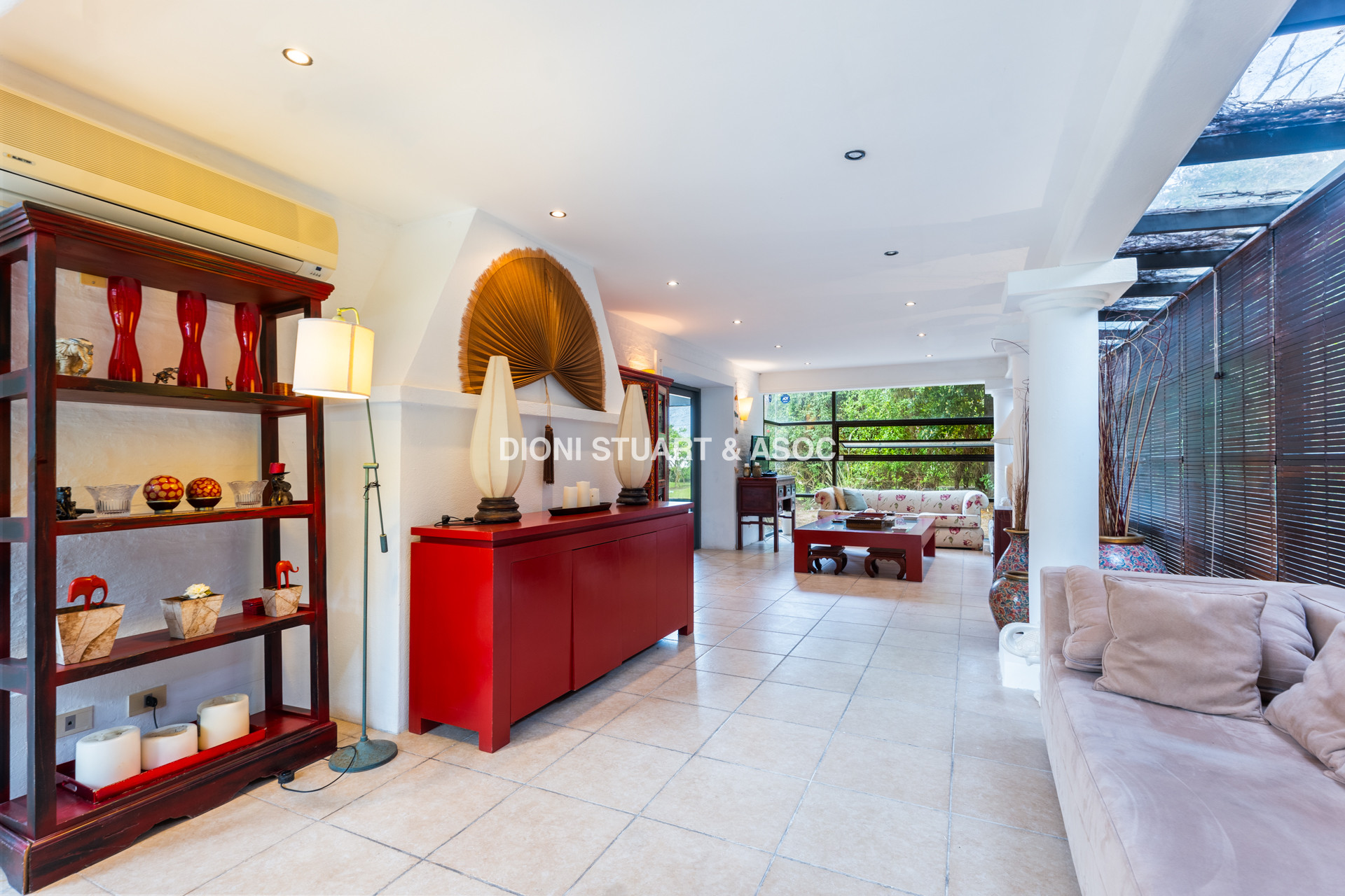 CASA EN VENTA EN EL GOLF CON 8 DORMITORIOS EN SUTIE