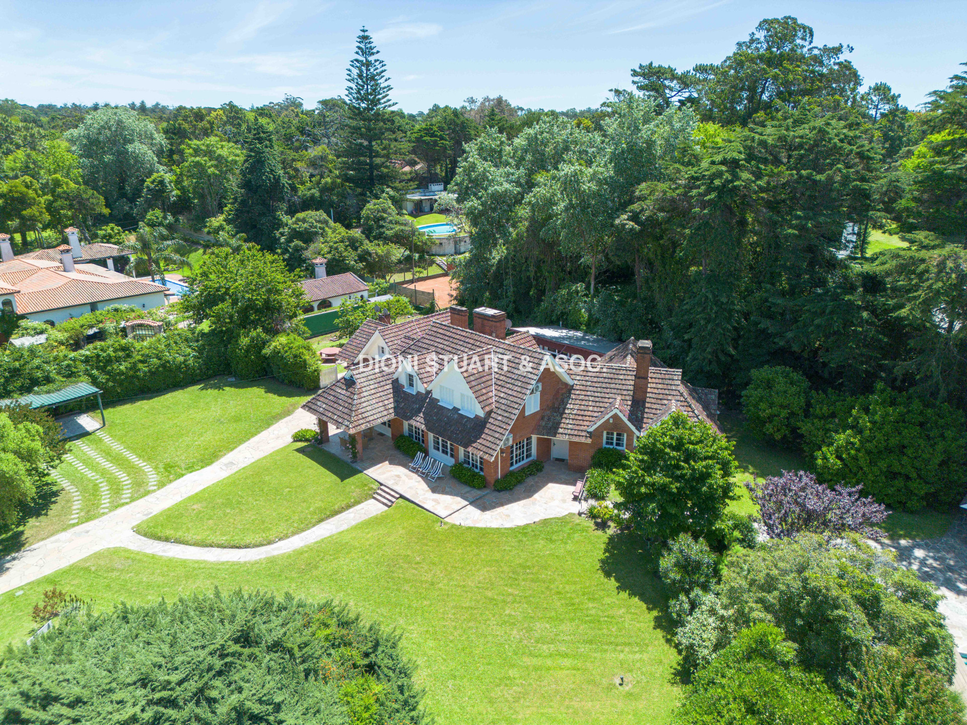 CASA EN VENTA EN EL GOLF - ARQ. ARTURO DUBOURG