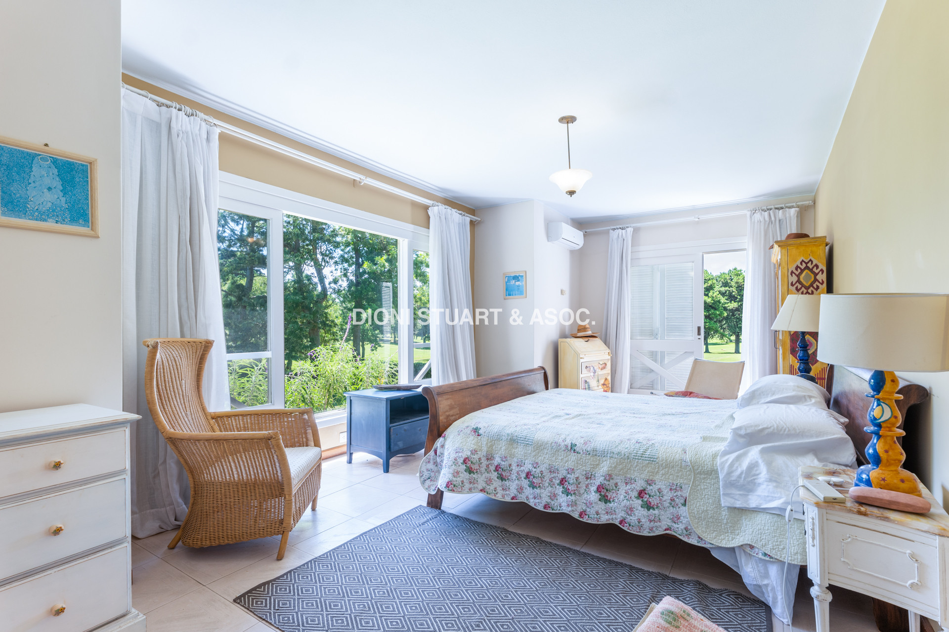 CASA EN VENTA EN  EL GOLF CON 4 DORMITORIOS EN SUITE + DEP. - BARBACOA Y SAUNA - INCREIBLE