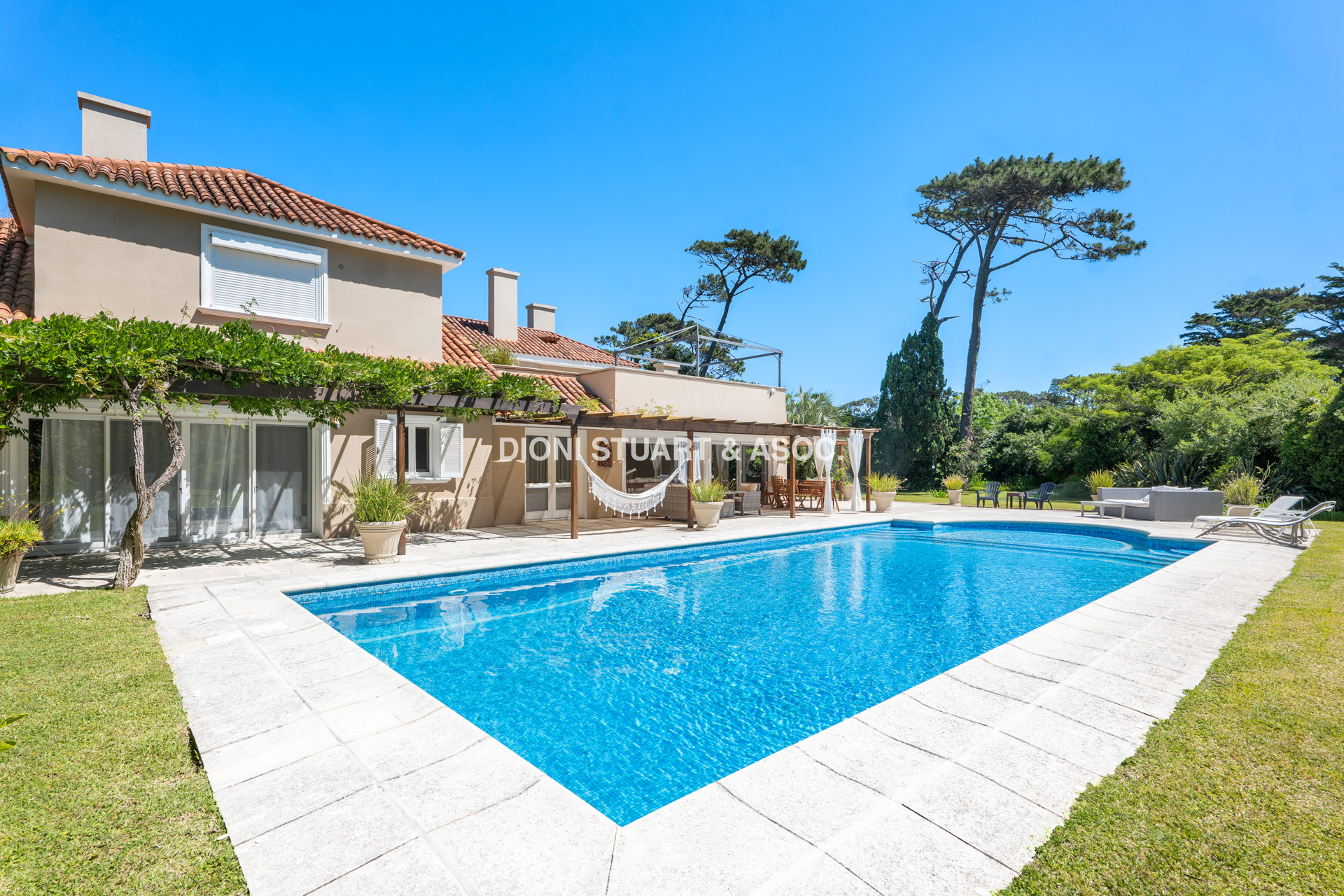MEGA CASA EN EL GOLF - A METROS DEL MAR