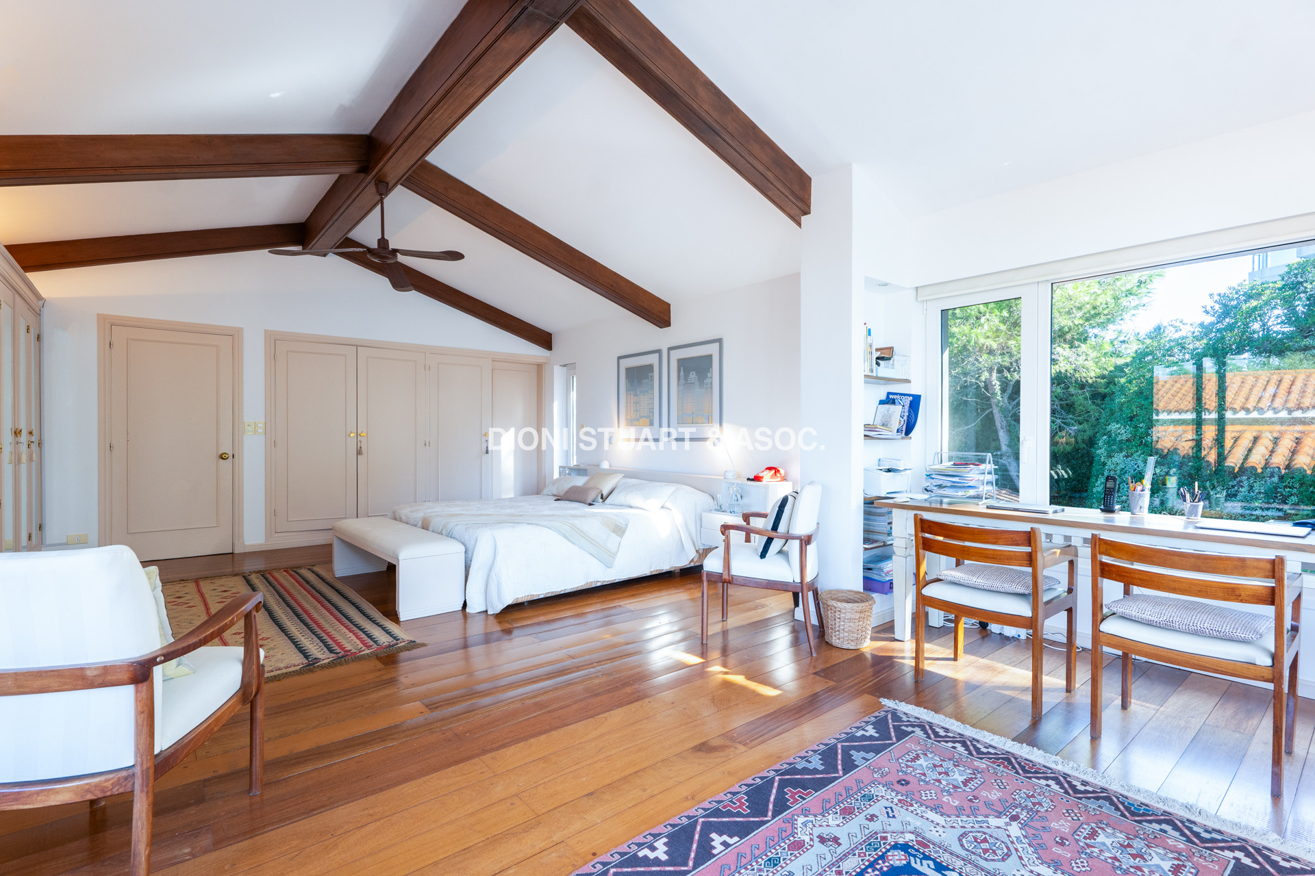 IMPONENTE CASA EN PLAYA BRAVA - ELEGANCIA Y CONFORT