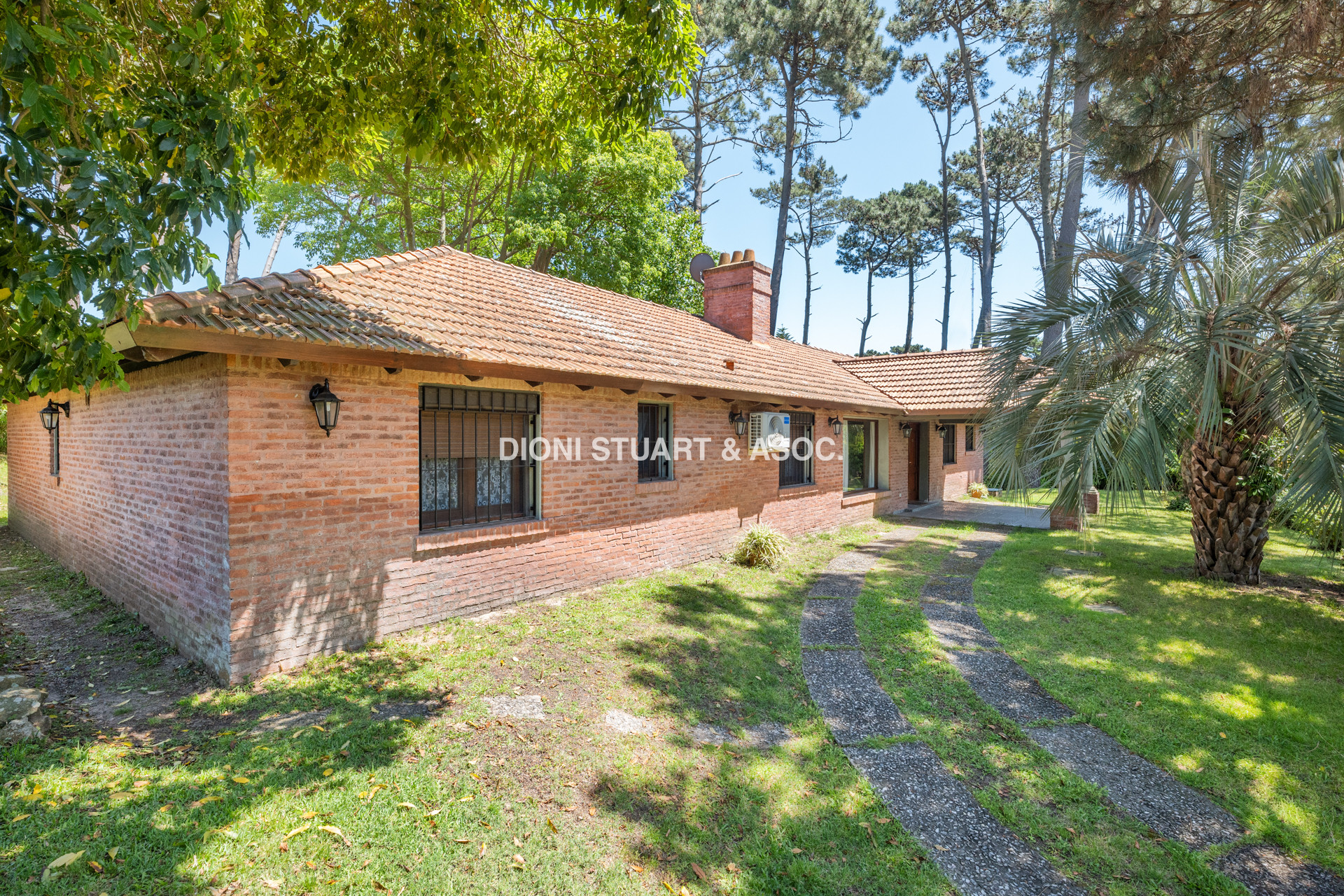 CASA EN VENTA EN CANTEGRIL CON 3 DORMITORIOS Y DEPENDENCIA + PISCINA