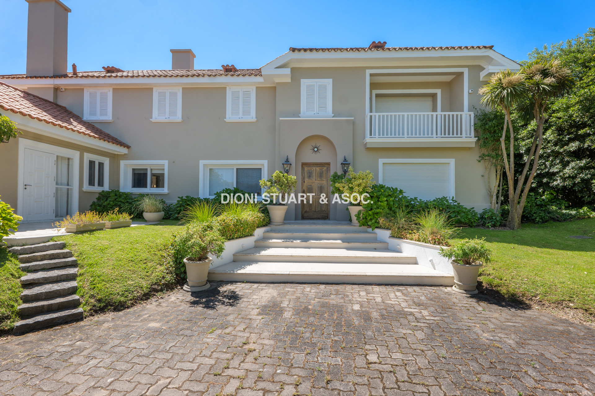 MEGA CASA EN EL GOLF - A METROS DEL MAR