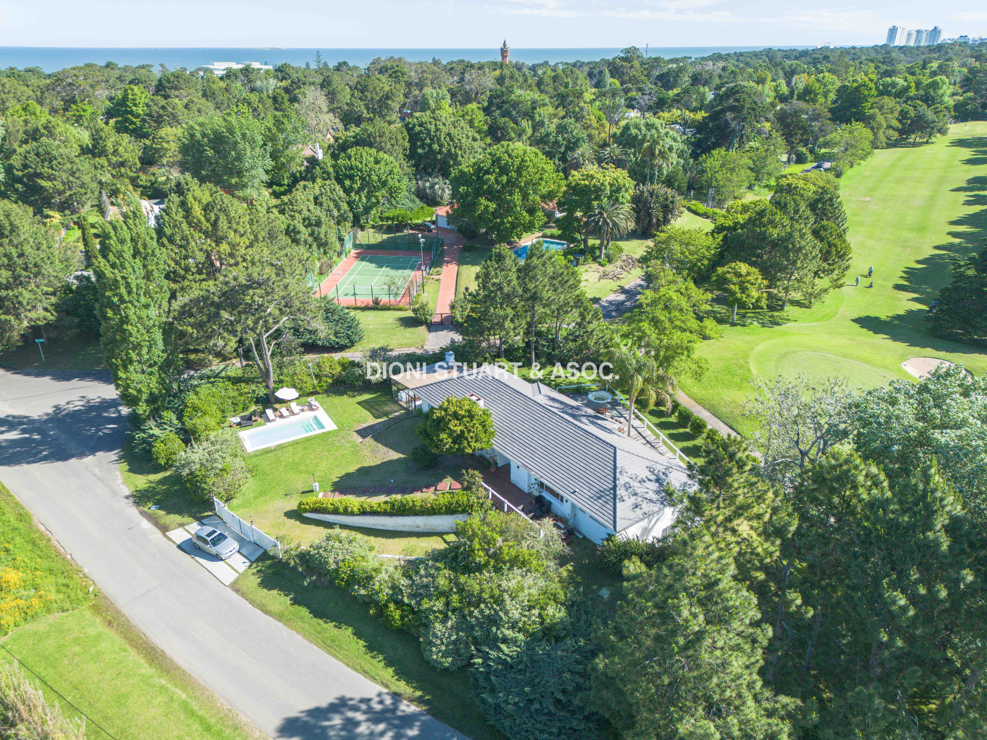 CASA EN VENTA EN EL GOLF DE 4 DORMITORIOS Y DEP. - VISTA DIRECTA AL GOLF