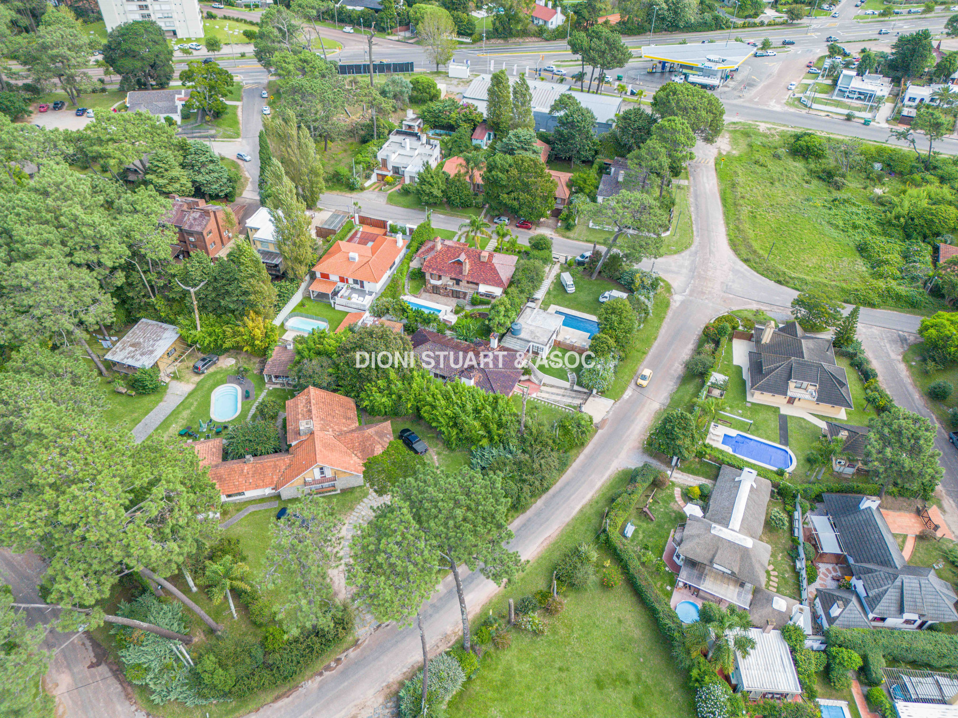 OPORTUNIDAD - CASA EN ROOSEVELT - 5 DORMITORIOS Y 5 BAÑOS - PISCINA CLIMATIZADA