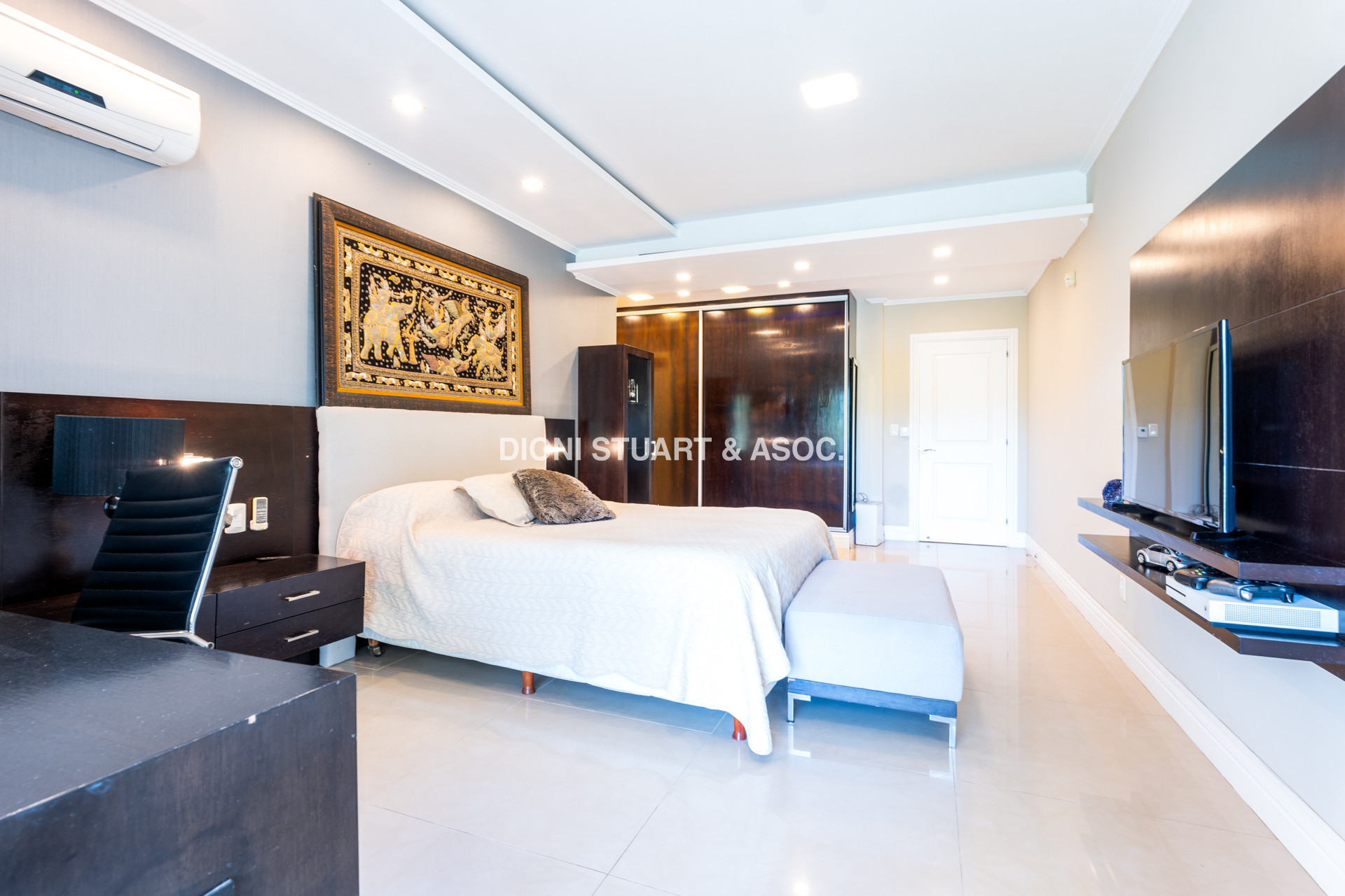 MEGA CASA EN EL GOLF - IMPESIONANTE