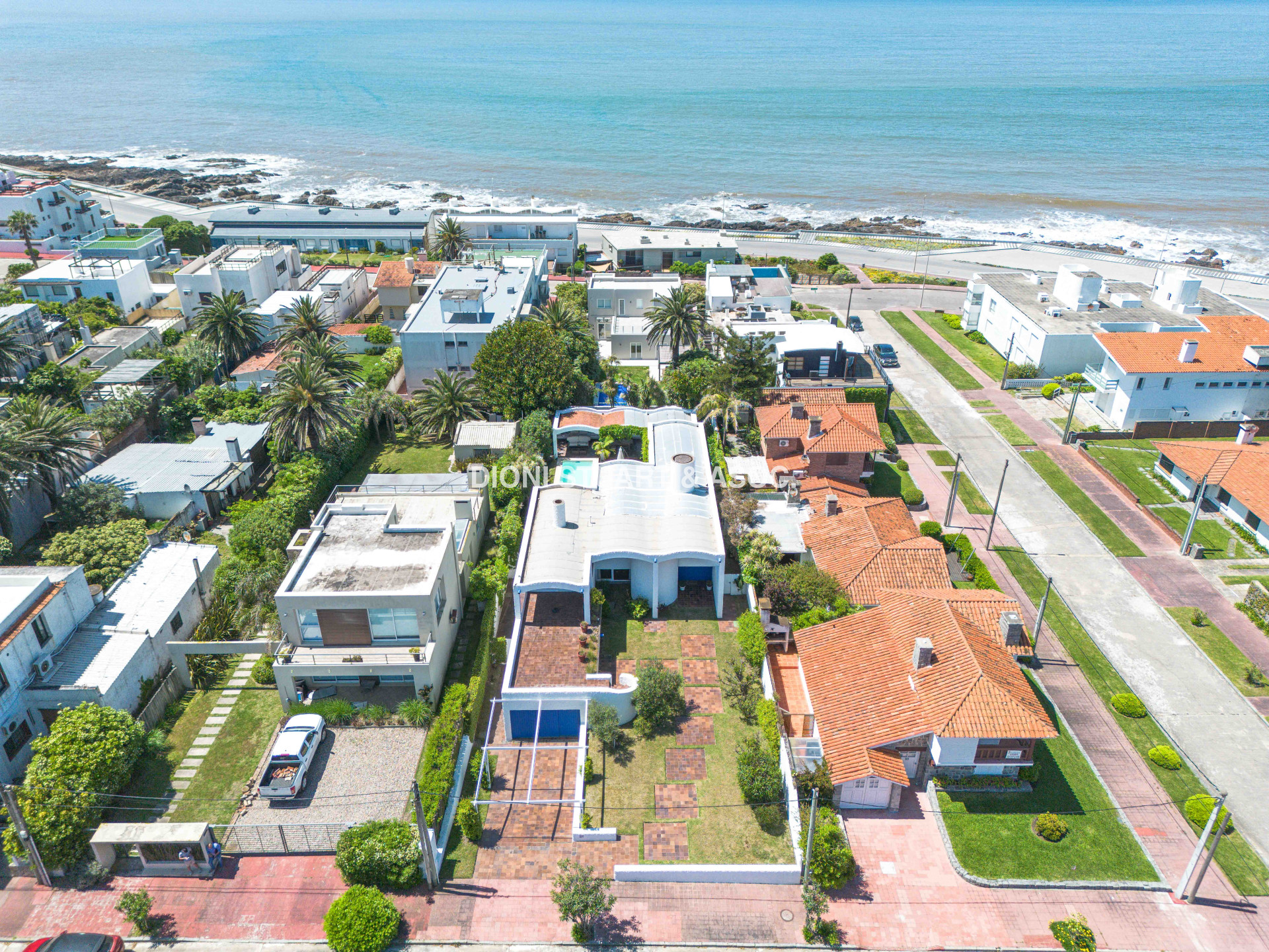 VENTA CASA 4 DORMITORIOS EN LA PENINSULA PUNTA DEL ESTE
