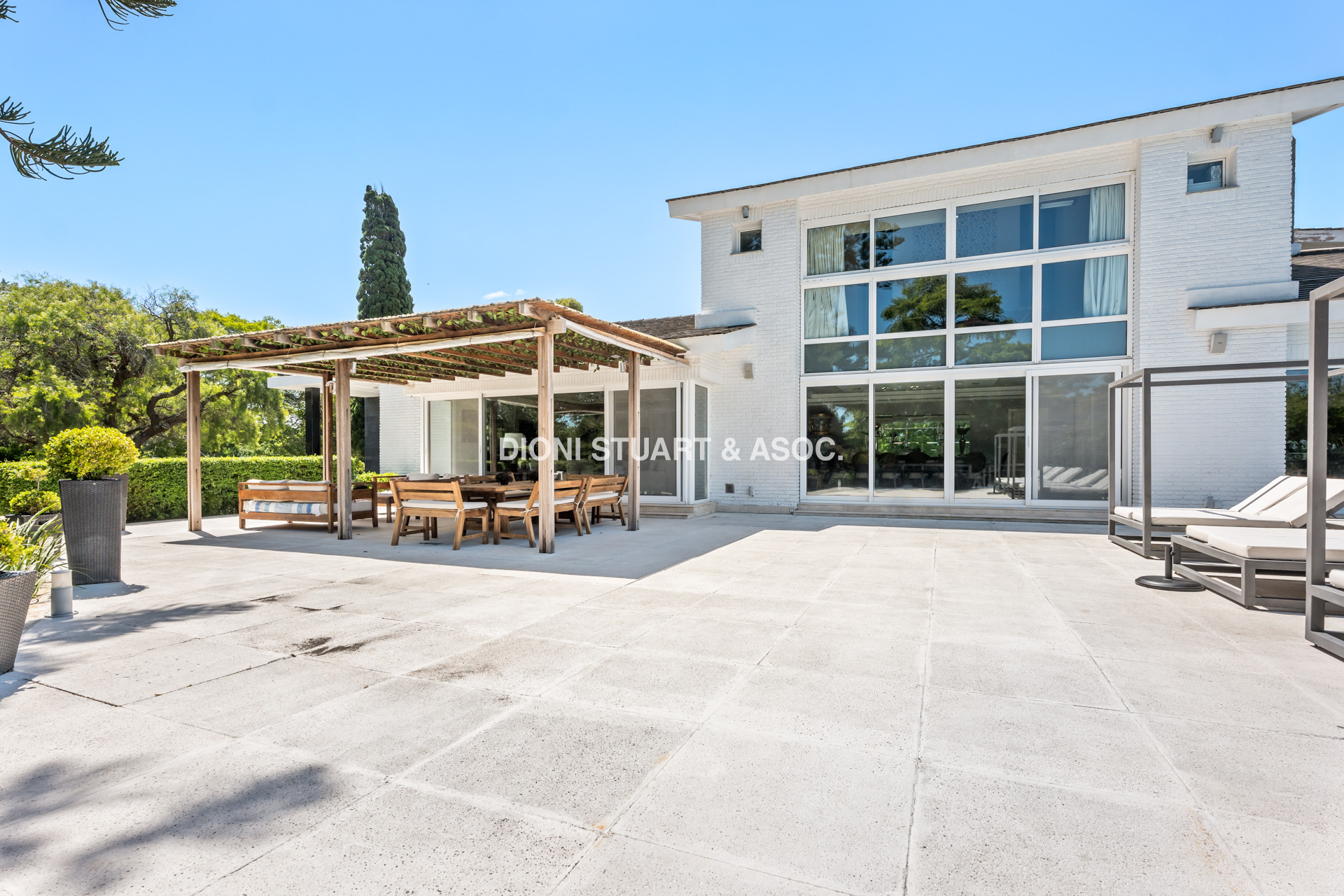 MEGA CASA EN EL GOLF - IMPESIONANTE