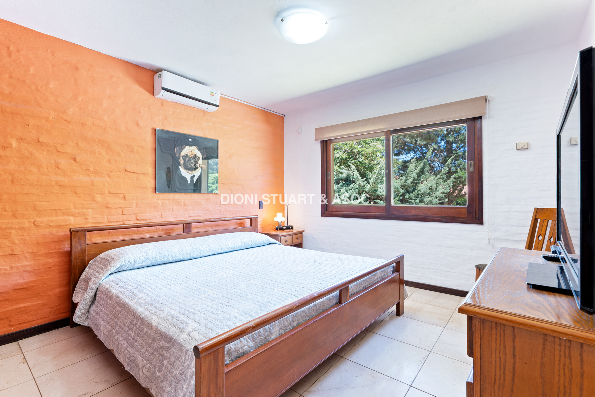 CASA EN PINARES EN VENTA 5 DORMITORIOS EN SUITE CON PISCINA