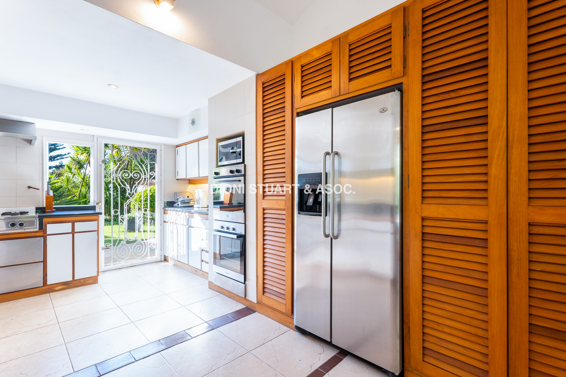 IMPONENTE CASA EN PLAYA BRAVA - ELEGANCIA Y CONFORT