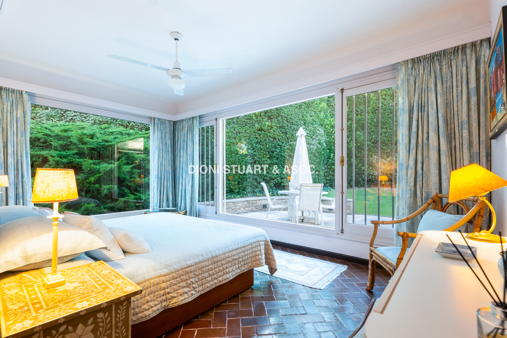IMPONENTE CASA EN PLAYA BRAVA - ELEGANCIA Y CONFORT