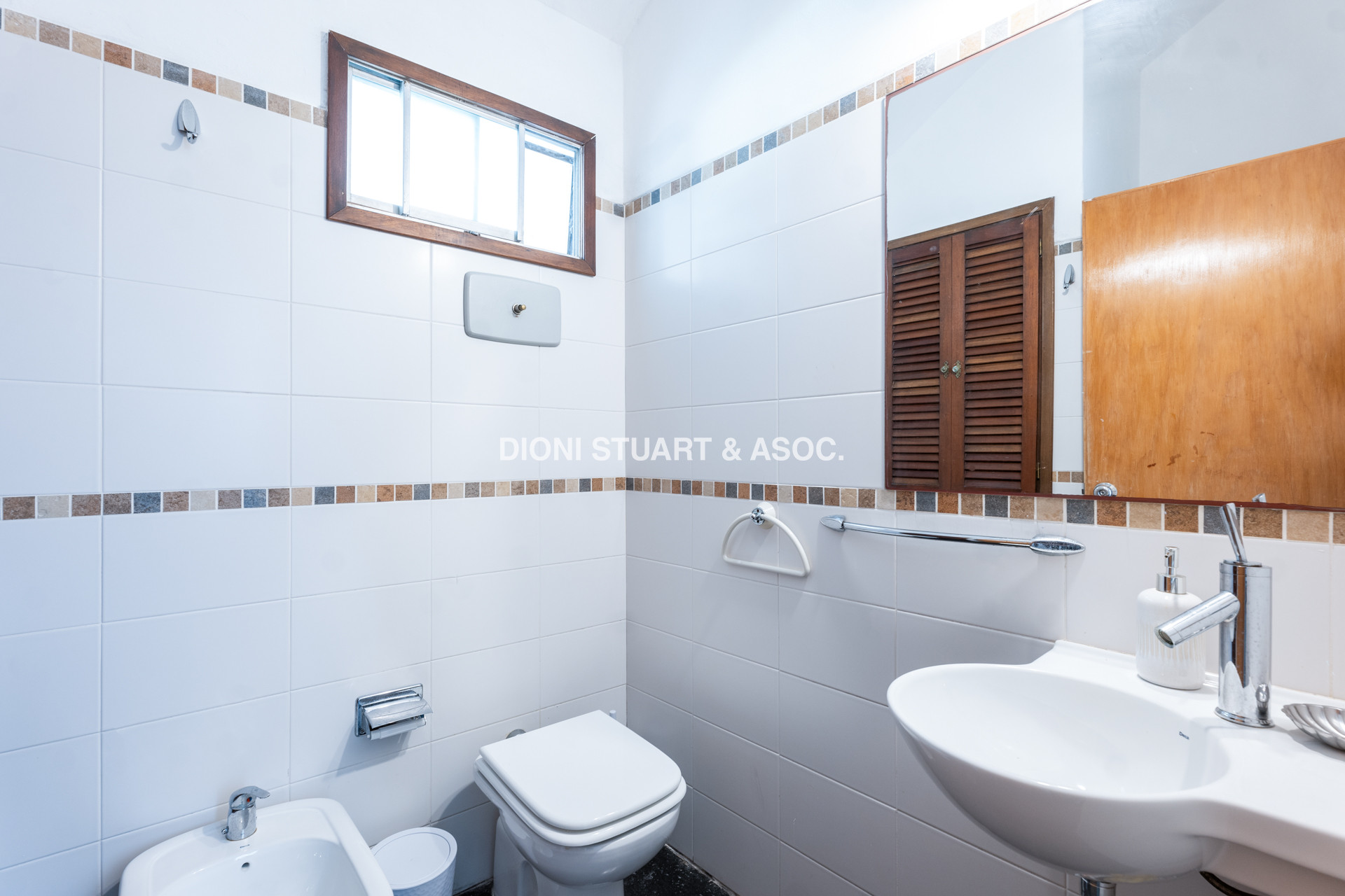 CASA EN VENTA CERCA DEL MAR PLAYA BRAVA RINCON DEL INDIO - 4 DORMITORIOS + BARBACOA + PISCINA