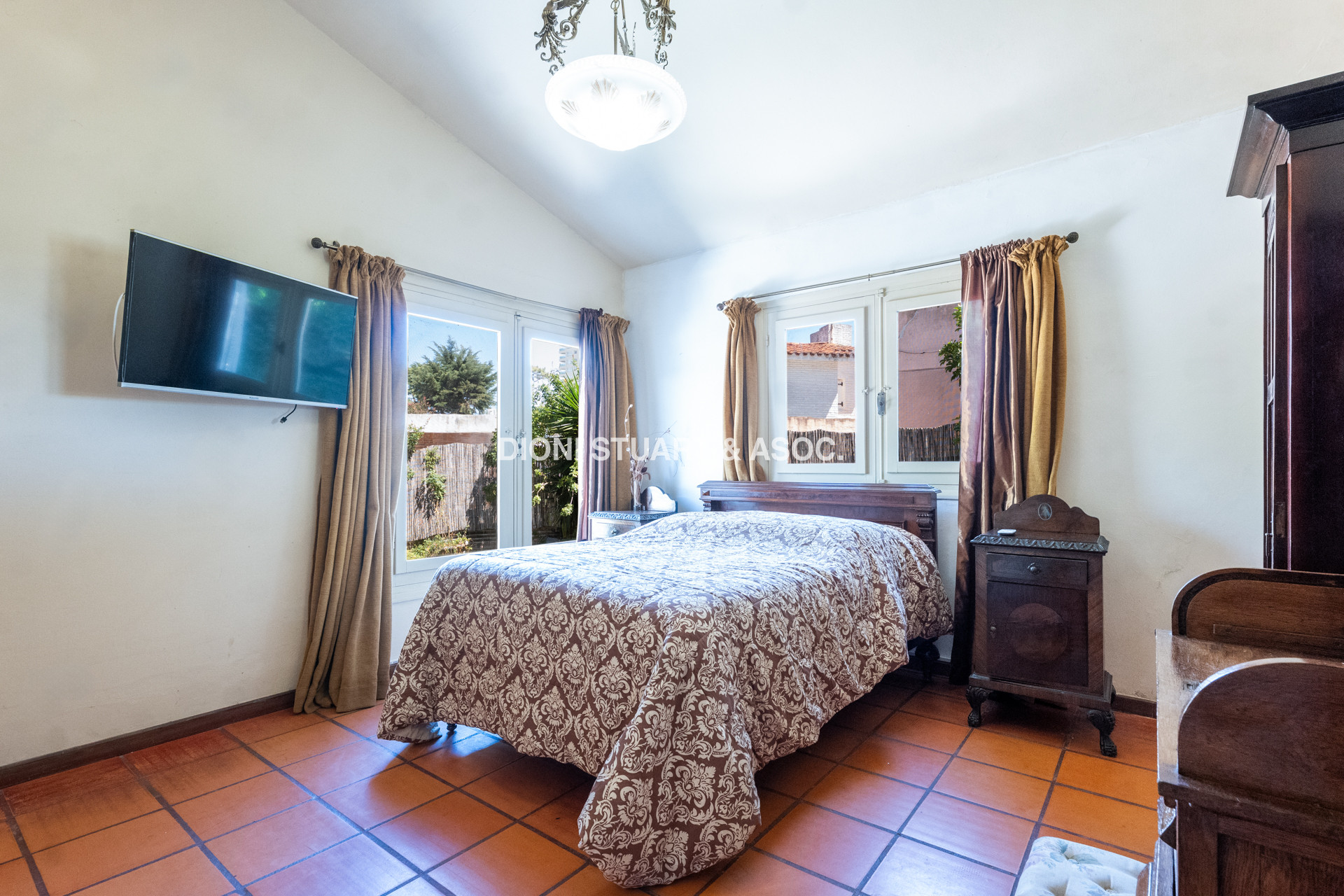 VENTA CASA EN PLAYA MANSA - 4 DORMITORIOS  - CERCA DEL MAR