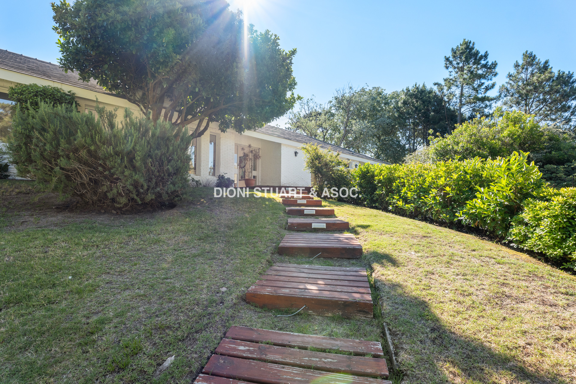 CASA EN VENTA EN EL GOLF DE 4 DORMITORIOS Y DEP. - VISTA DIRECTA AL GOLF