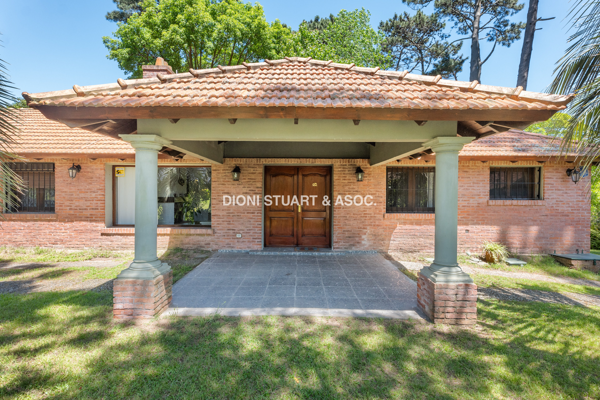 CASA EN VENTA EN CANTEGRIL CON 3 DORMITORIOS Y DEPENDENCIA + PISCINA