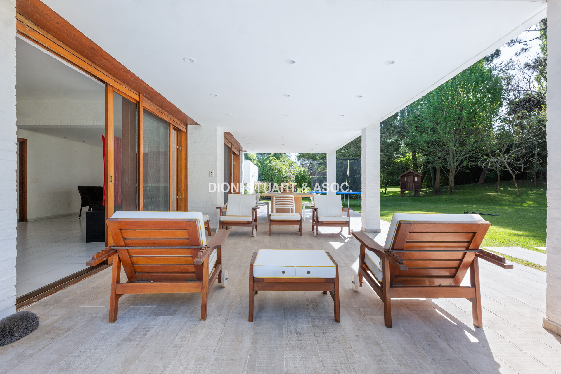 VENTA CASA EN EL GOLF - 5 DORMITORIOS + DEPENDENCIA - MEGA BARBACOA