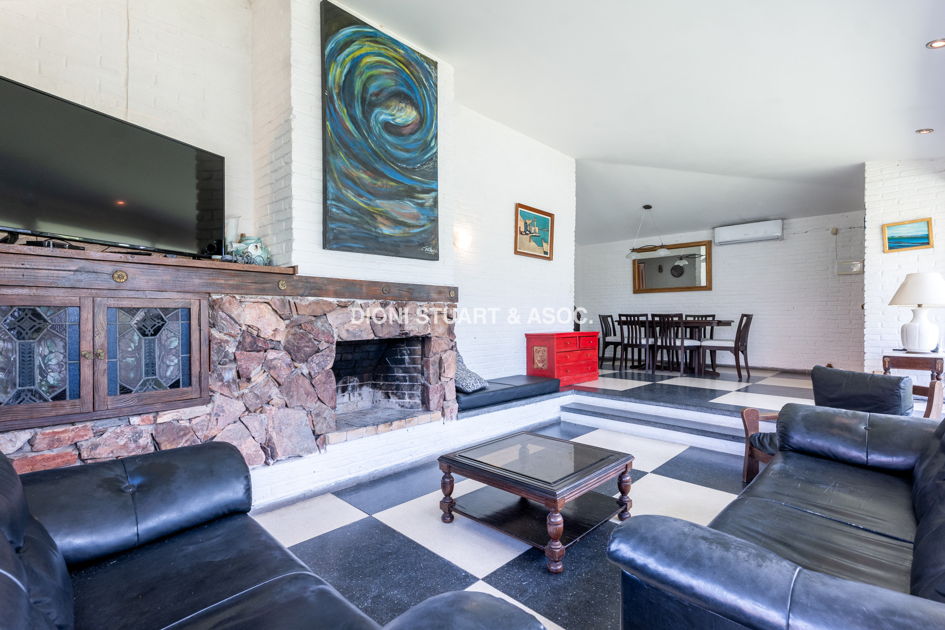 CASA EN VENTA CERCA DEL MAR PLAYA BRAVA RINCON DEL INDIO - 4 DORMITORIOS + BARBACOA + PISCINA